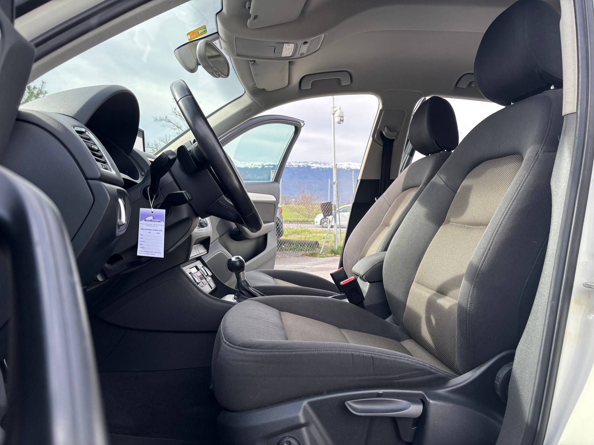 AUDI Q3 2.0 TFSI quattro S-tronic-image-10