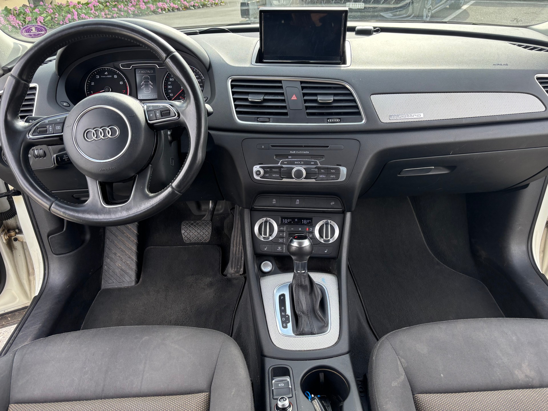 AUDI Q3 2.0 TFSI quattro S-tronic-image-6