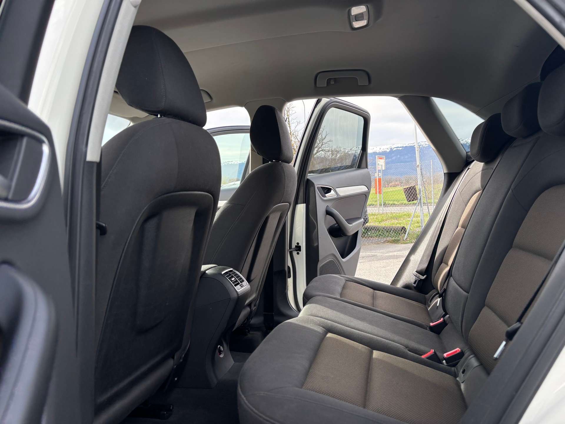 AUDI Q3 2.0 TFSI quattro S-tronic-image-13