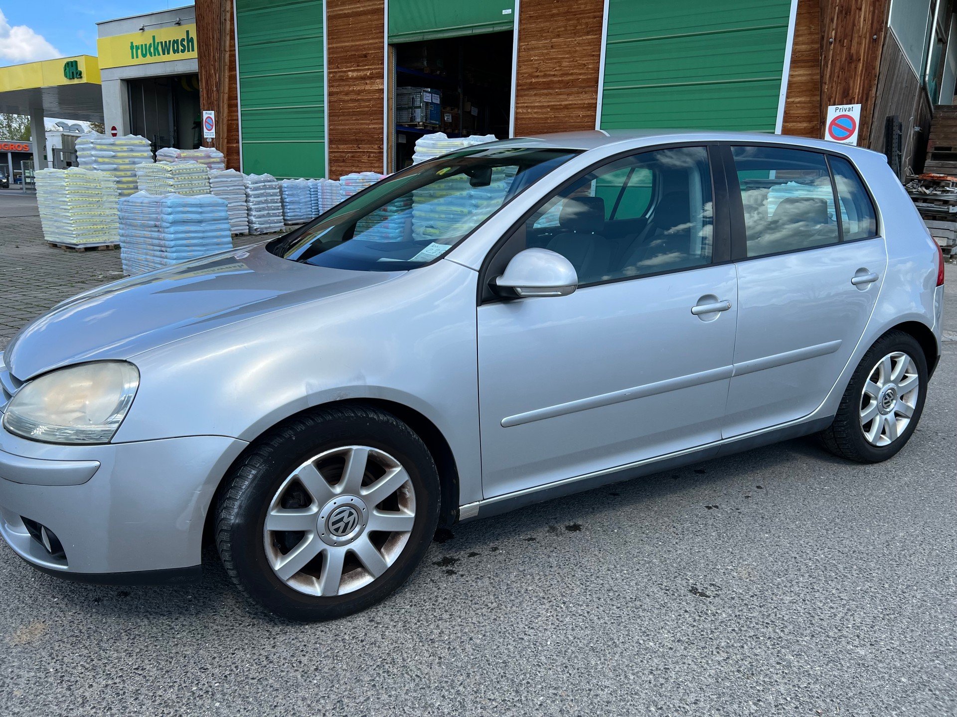 VW Golf 2.0 FSI Comfortline-image-1
