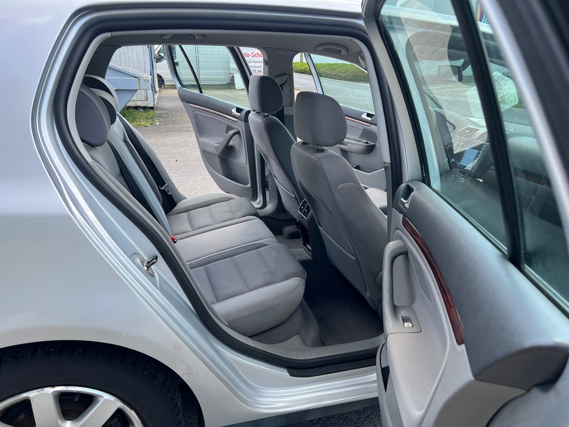 VW Golf 2.0 FSI Comfortline-image-11
