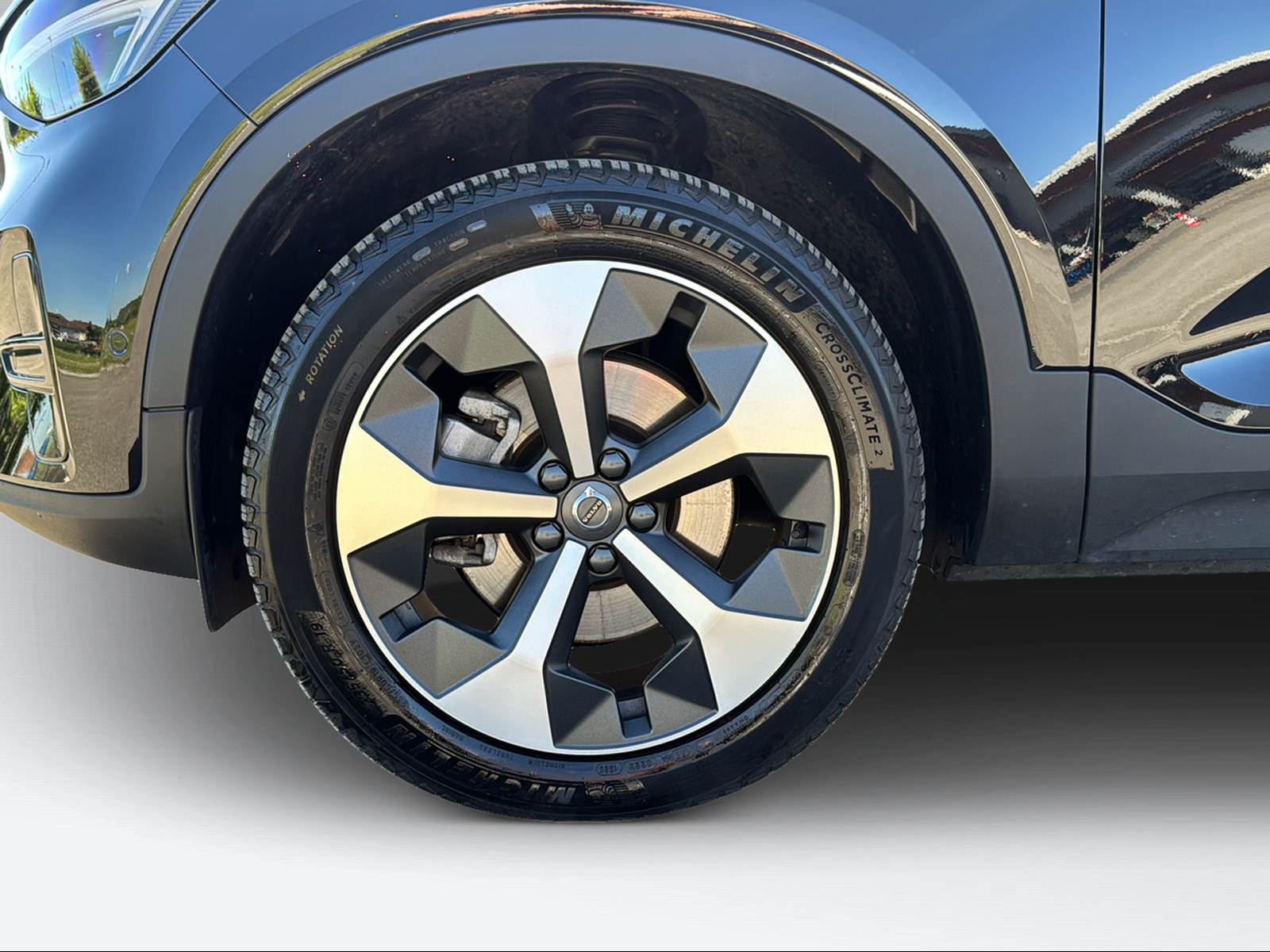 VOLVO XC40 2.0 B3 MH Plus Dark-image-8