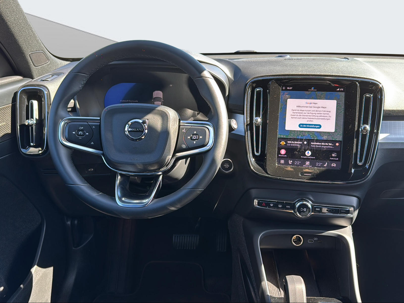 VOLVO XC40 2.0 B3 MH Plus Dark-image-12