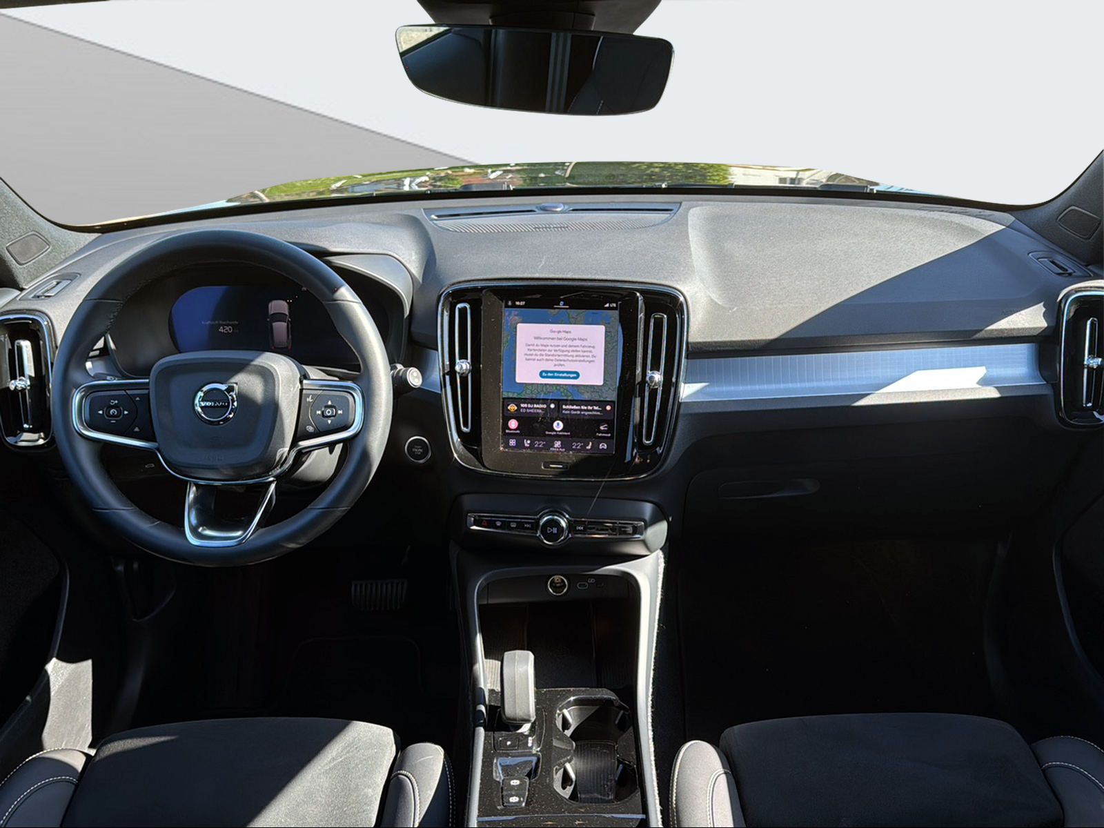 VOLVO XC40 2.0 B3 MH Plus Dark-image-11