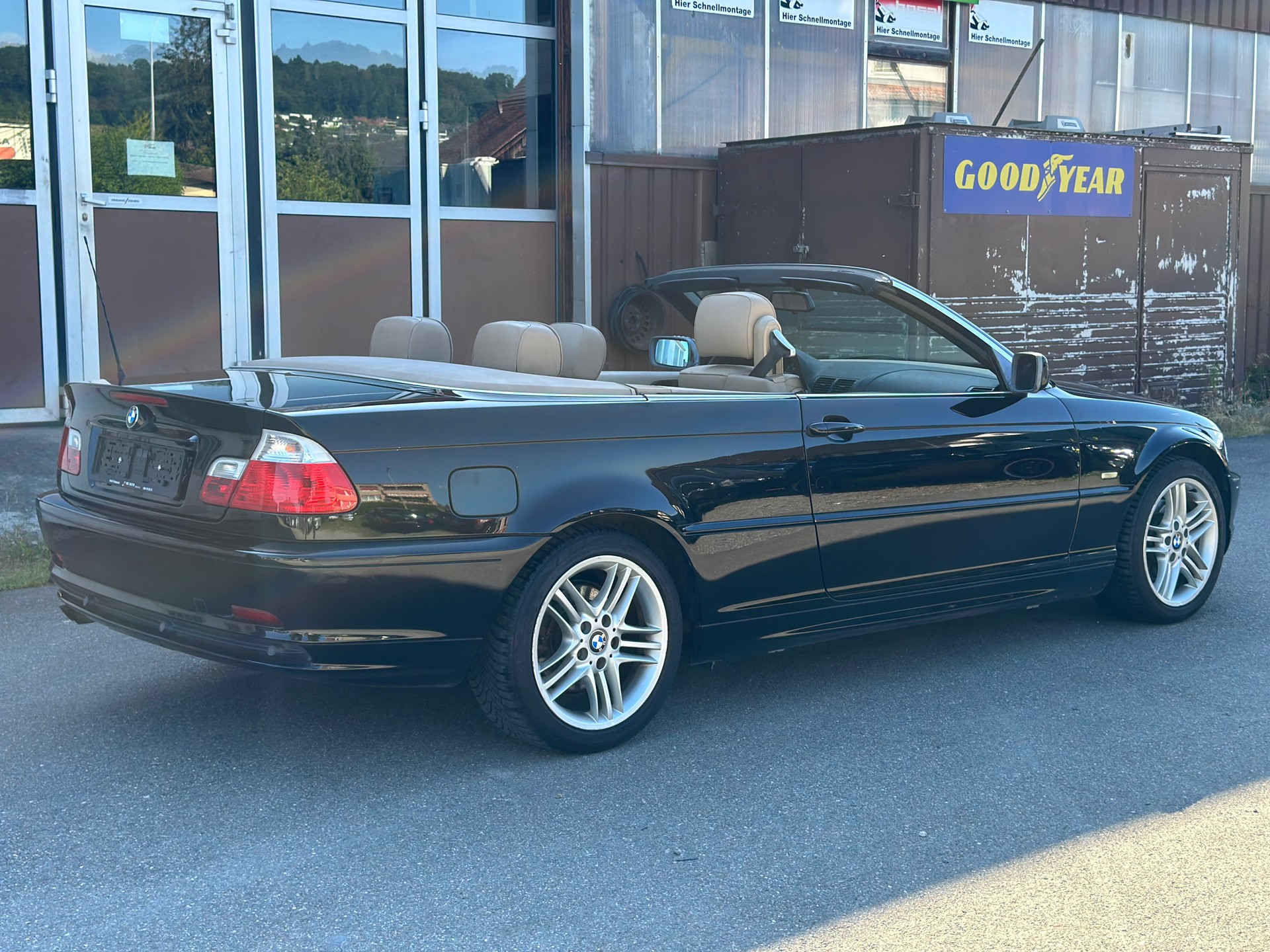 BMW 320Ci Cabriolet-image-2
