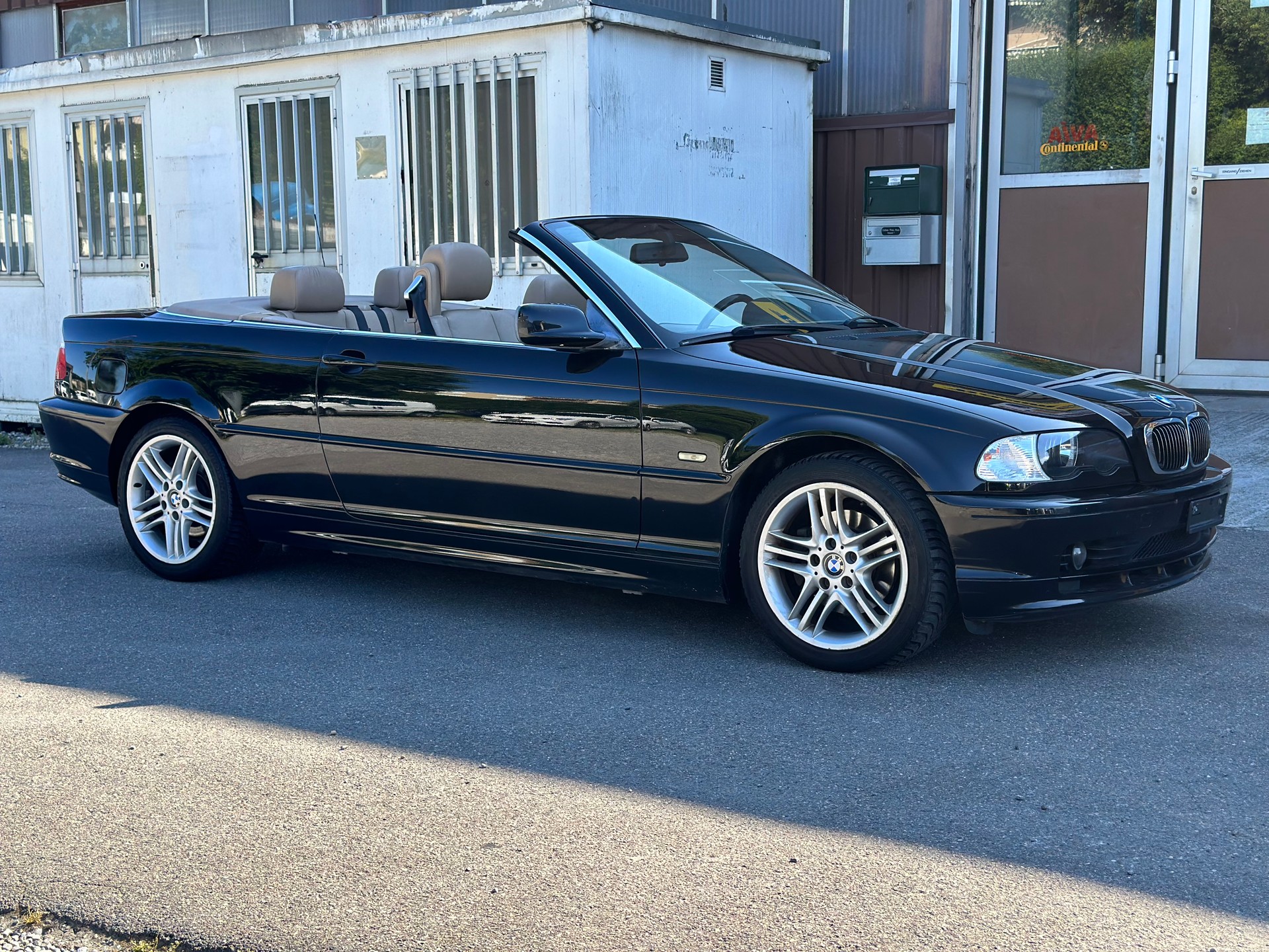 BMW 320Ci Cabriolet-image-0