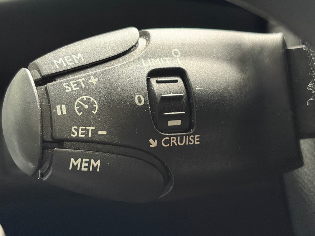 PEUGEOT 308 1.2 THP Allure Automatic-image-4