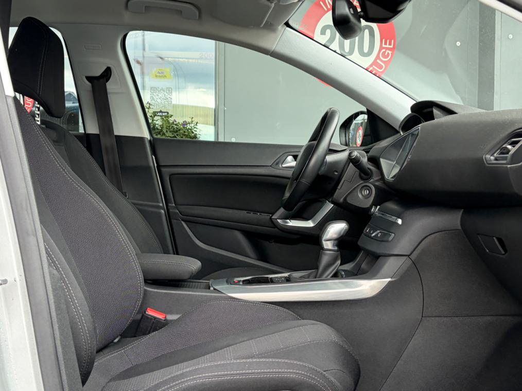 PEUGEOT 308 1.2 THP Allure Automatic-image-8
