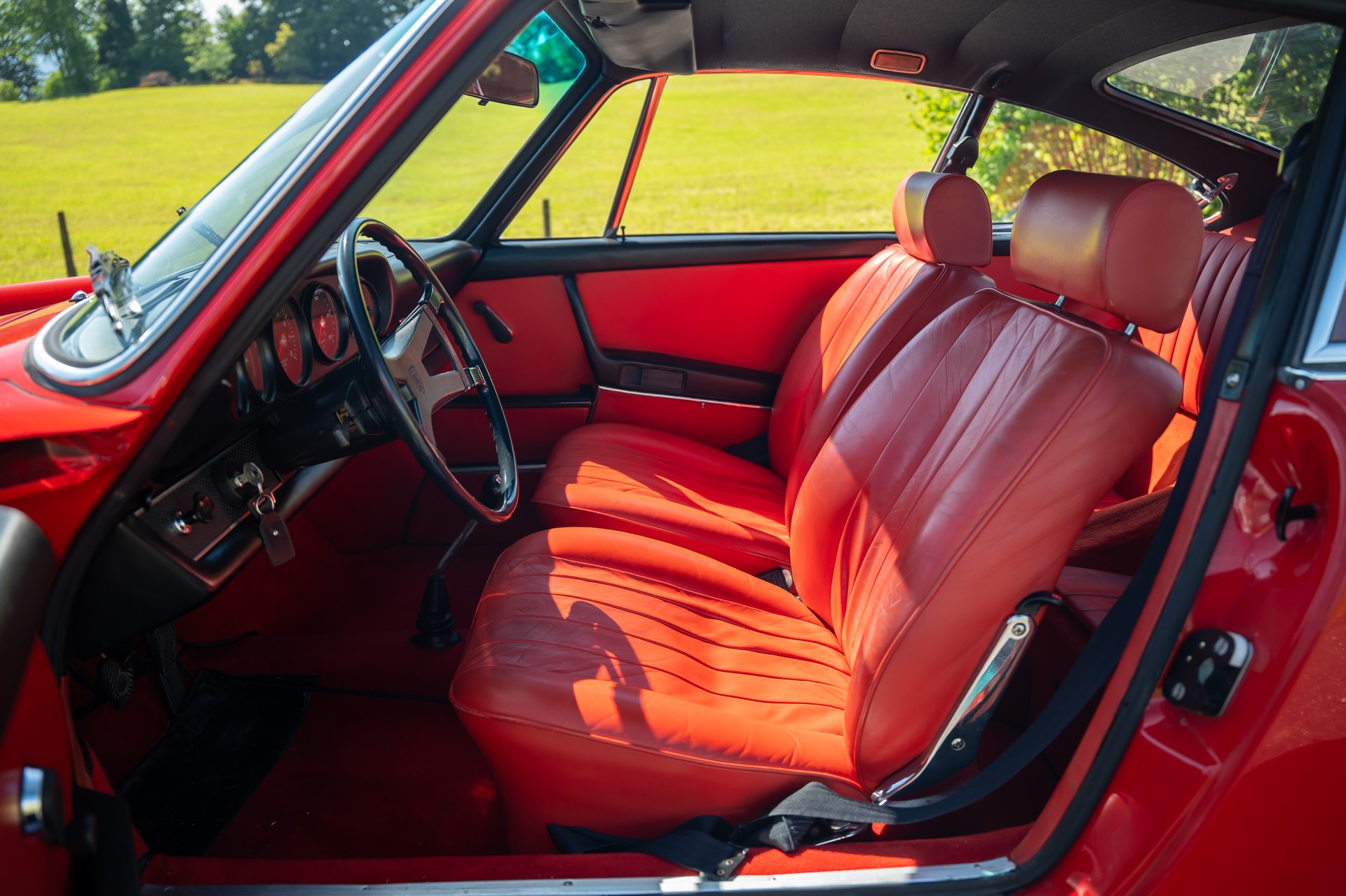 PORSCHE 911 E-image-12