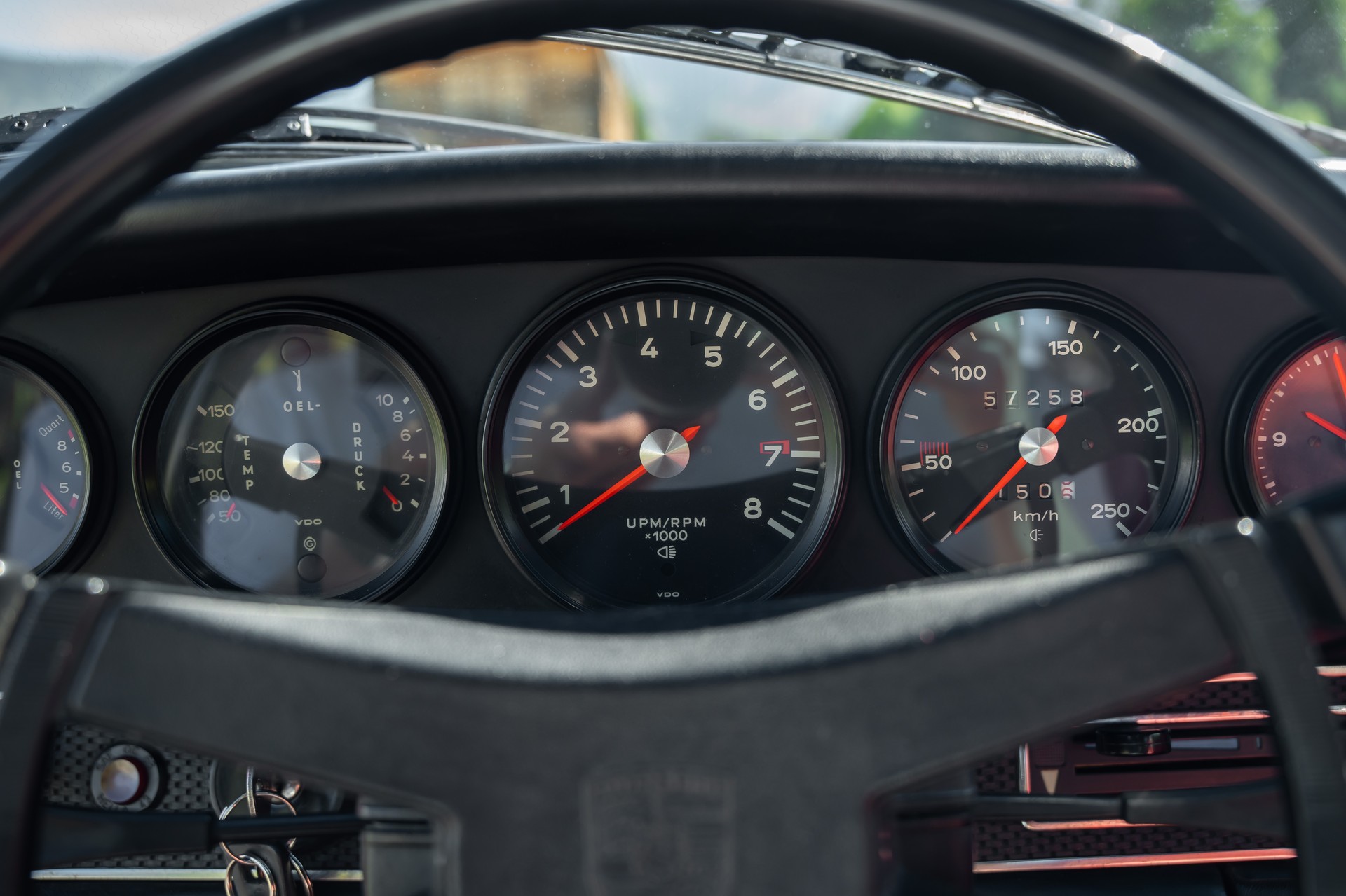 PORSCHE 911 E-image-18