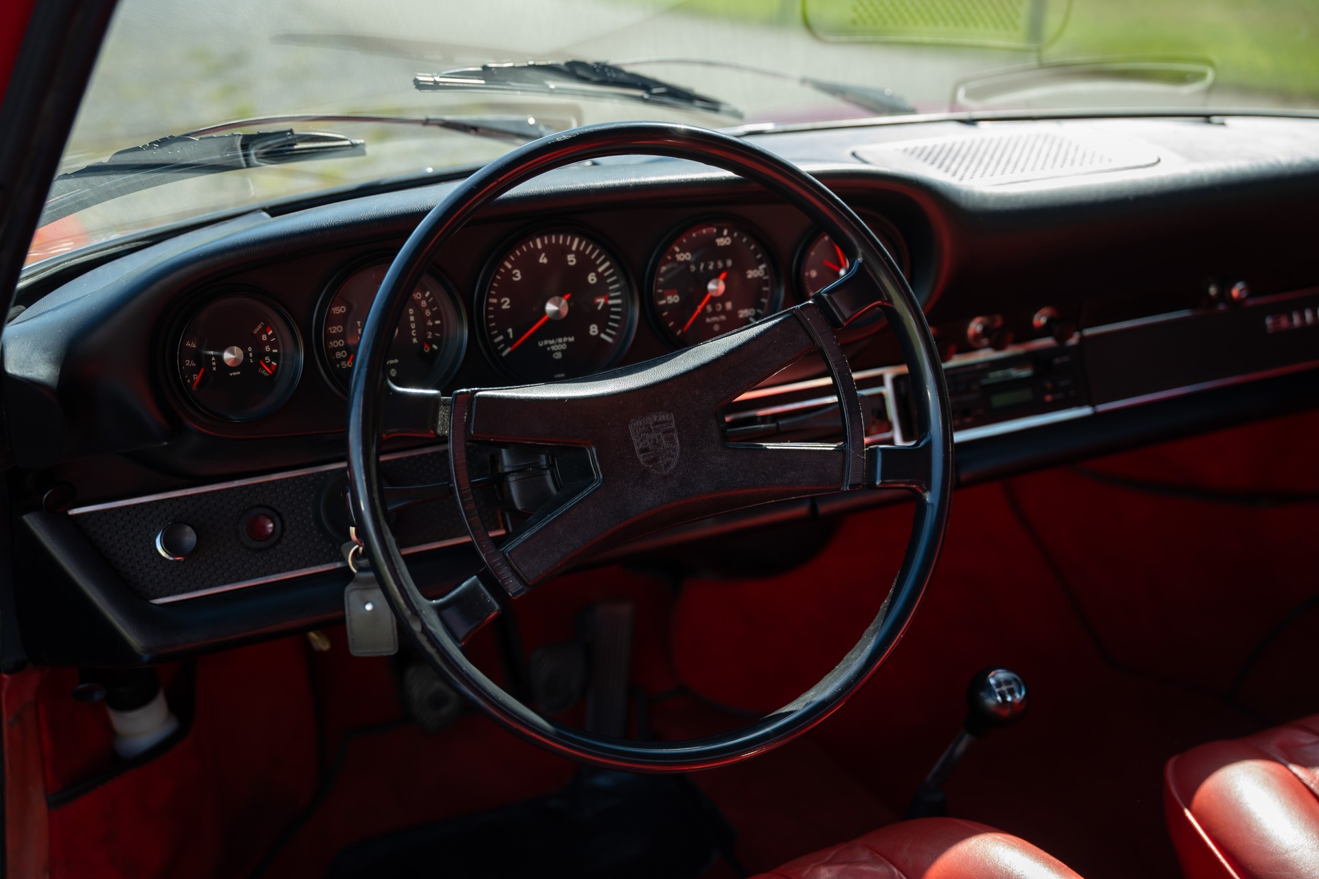 PORSCHE 911 E-image-14
