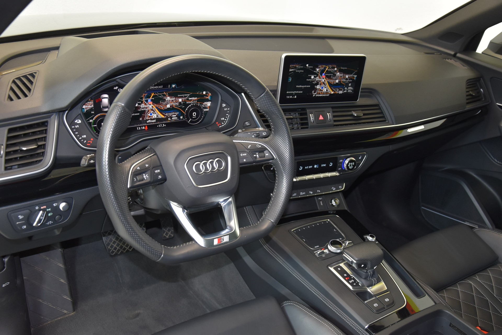 AUDI Q5 55 TFSI e S-Line quattro-image-5