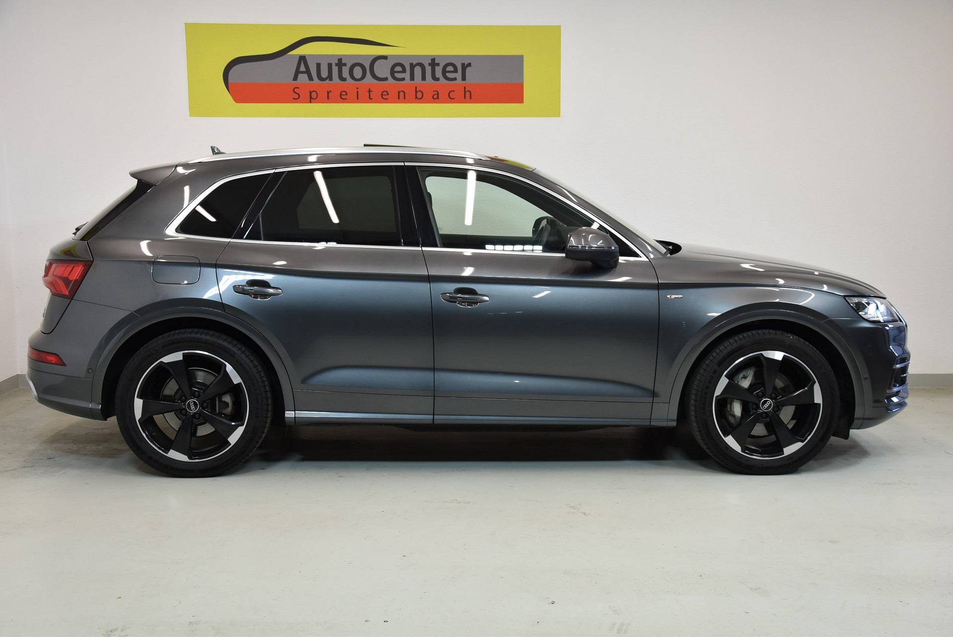 AUDI Q5 55 TFSI e S-Line quattro-image-12
