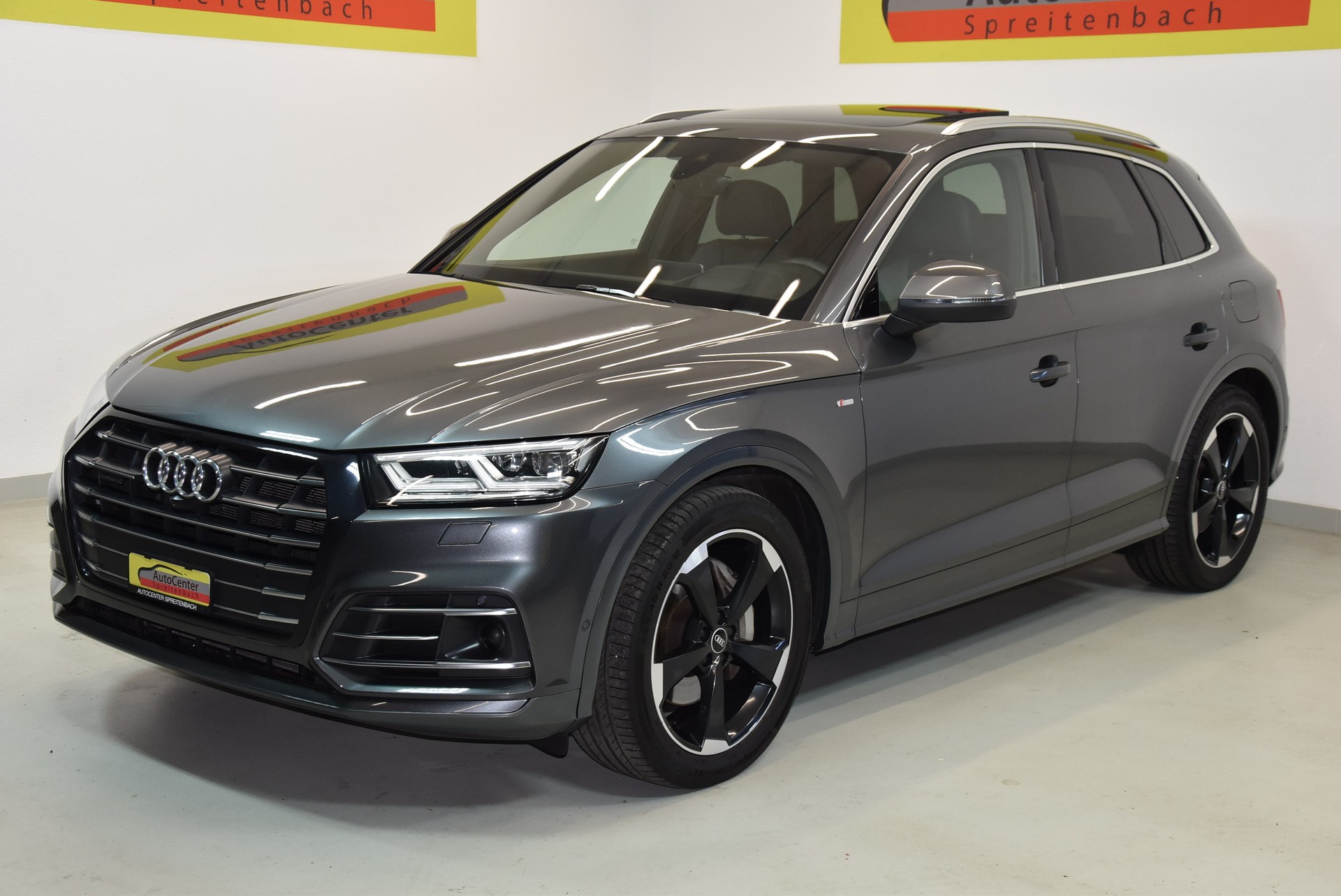 AUDI Q5 55 TFSI e S-Line quattro-image-1