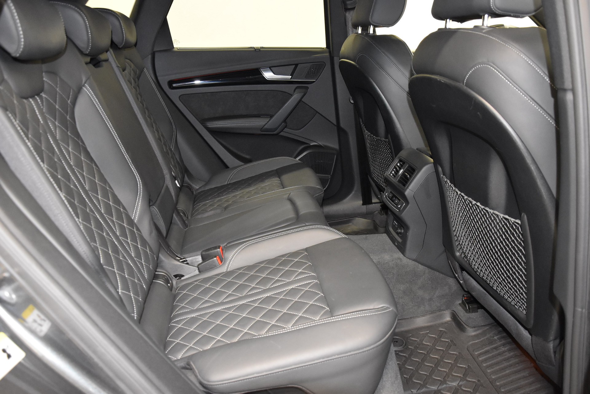 AUDI Q5 55 TFSI e S-Line quattro-image-9