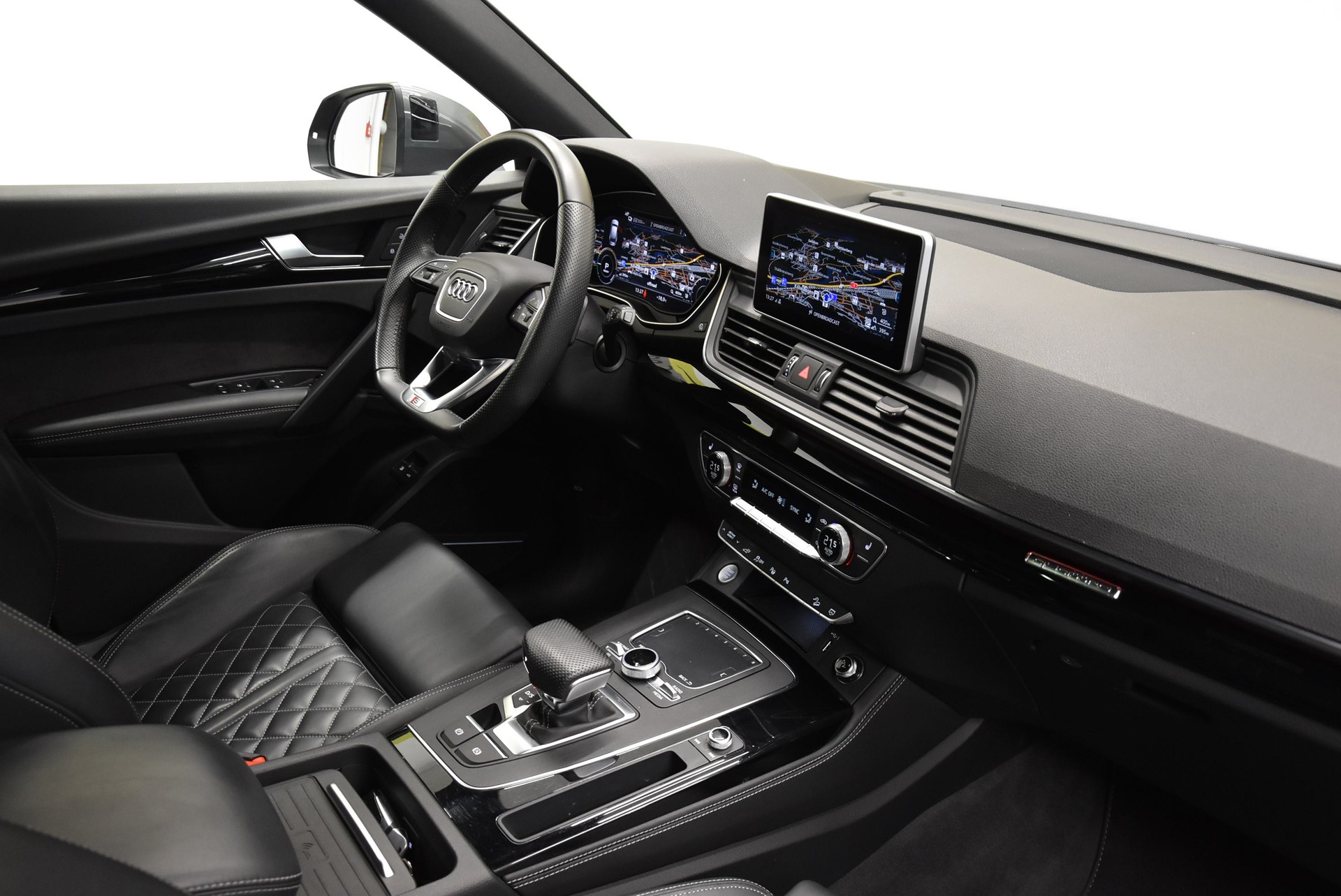 AUDI Q5 55 TFSI e S-Line quattro-image-3