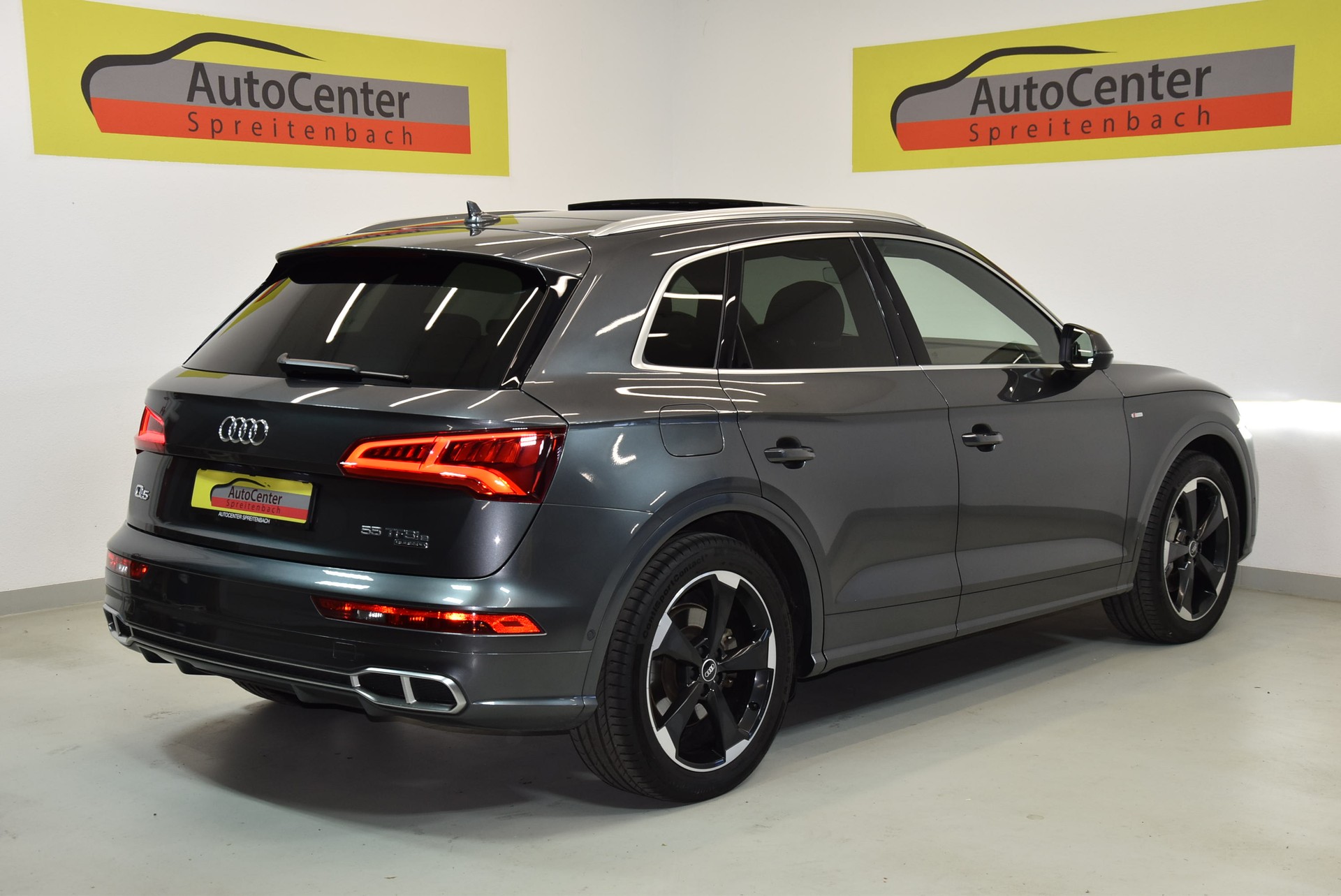 AUDI Q5 55 TFSI e S-Line quattro-image-13