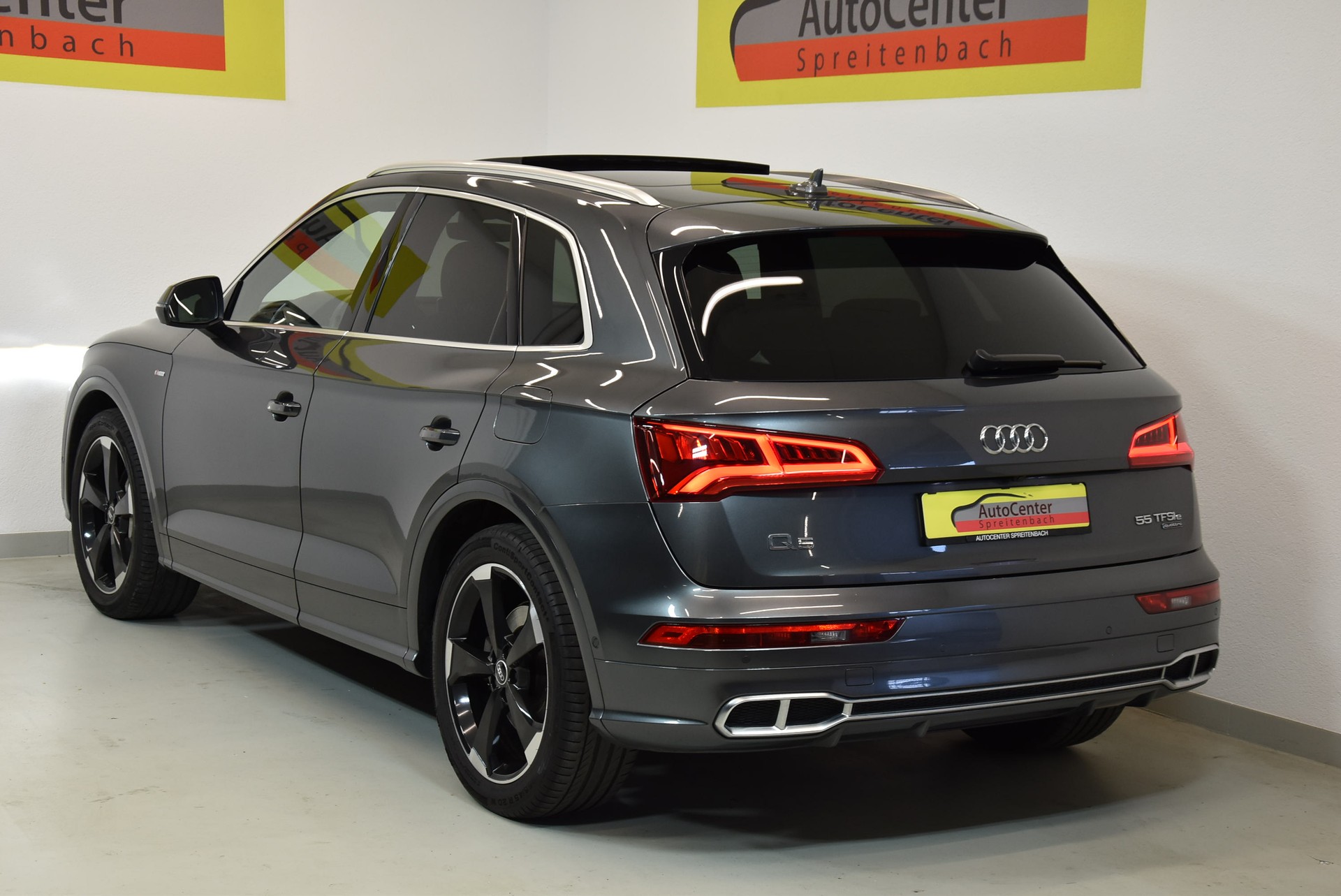 AUDI Q5 55 TFSI e S-Line quattro-image-11