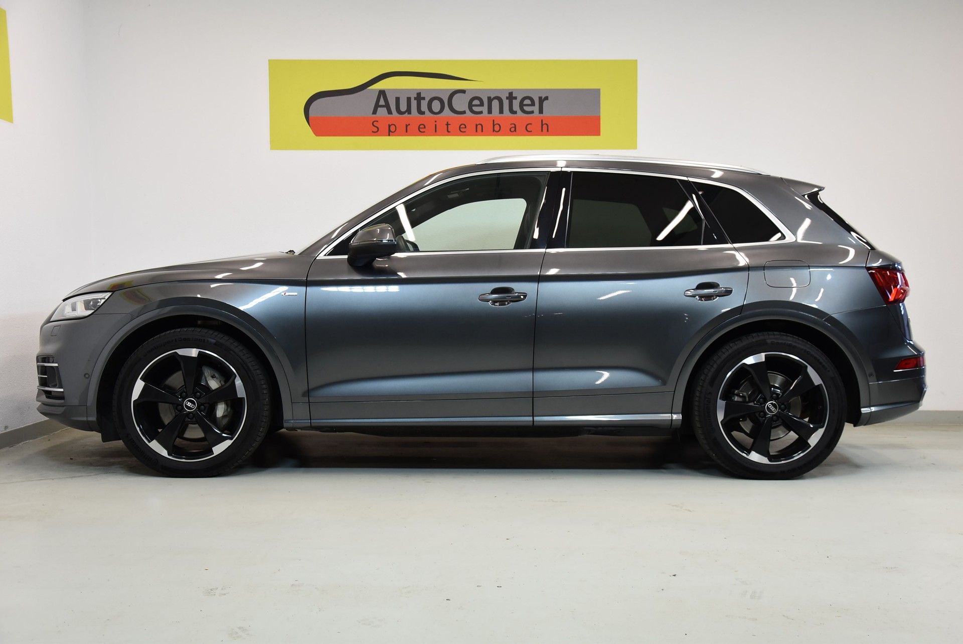 AUDI Q5 55 TFSI e S-Line quattro-image-10