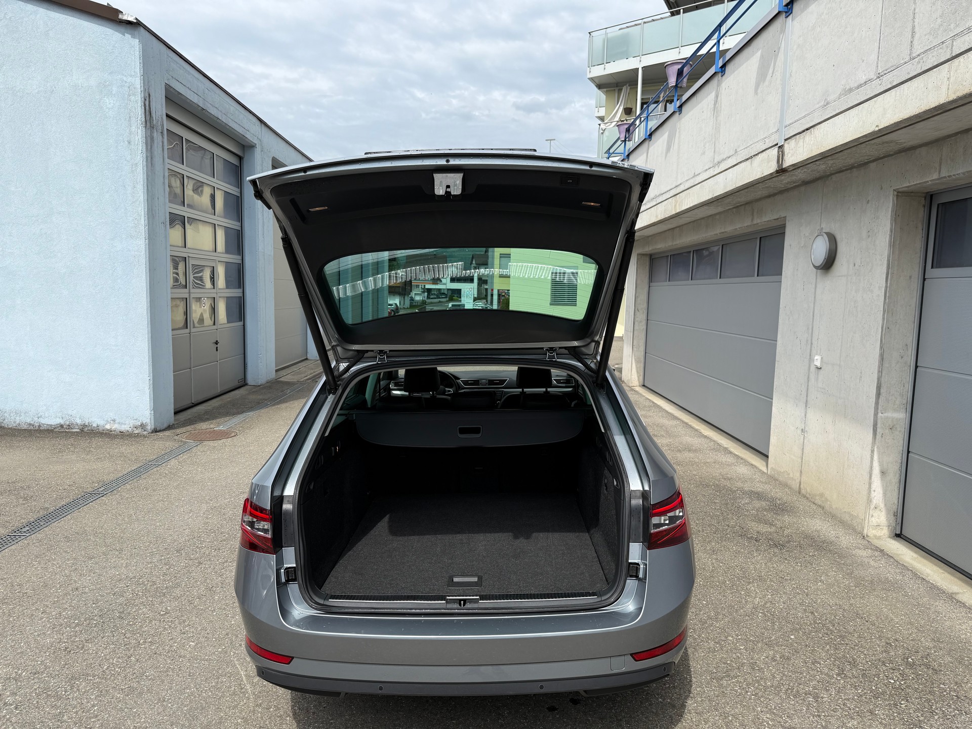 SKODA Superb Combi 2.0 TDi Style 4x4 DSG-image-25