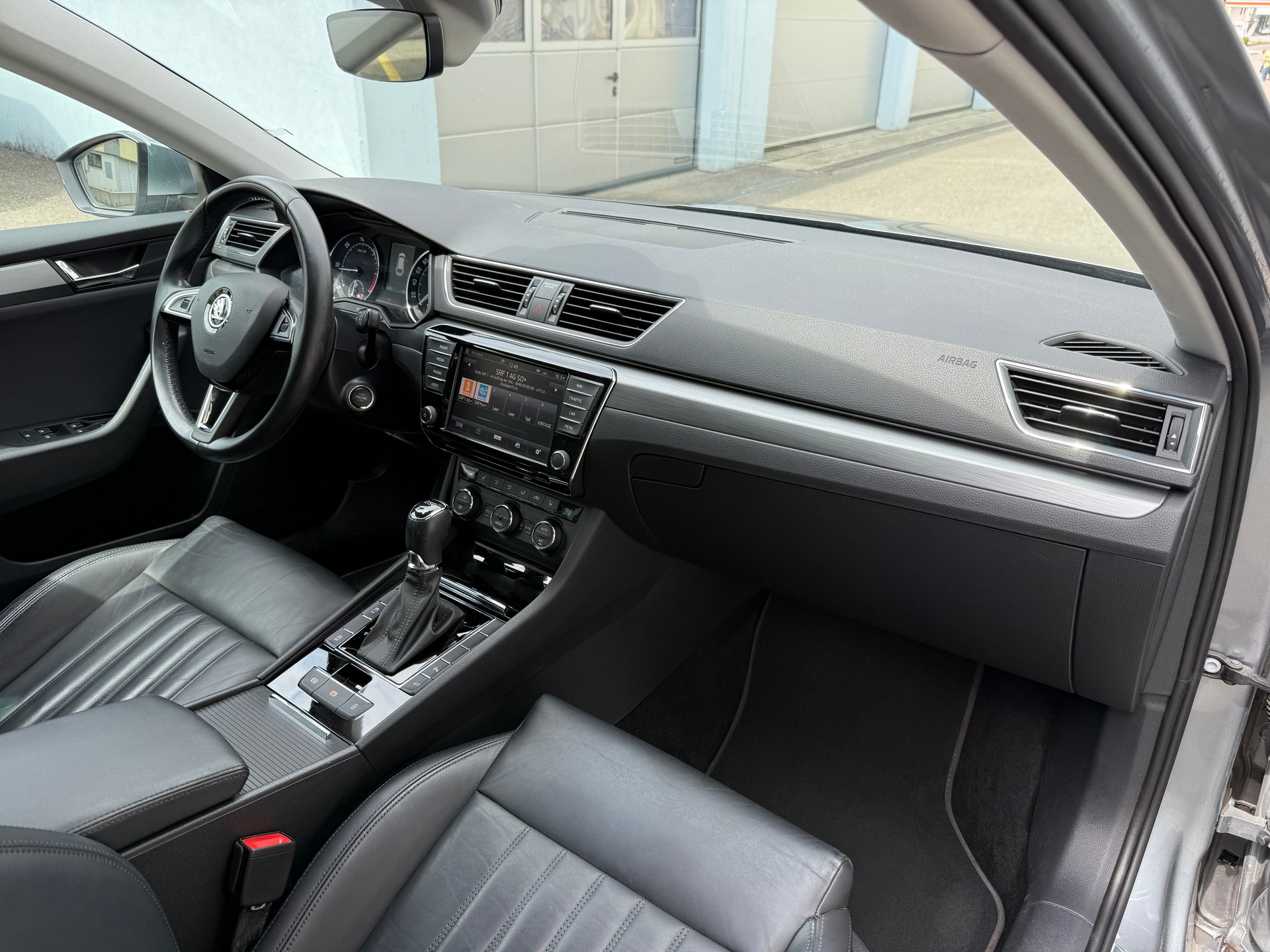SKODA Superb Combi 2.0 TDi Style 4x4 DSG-image-11