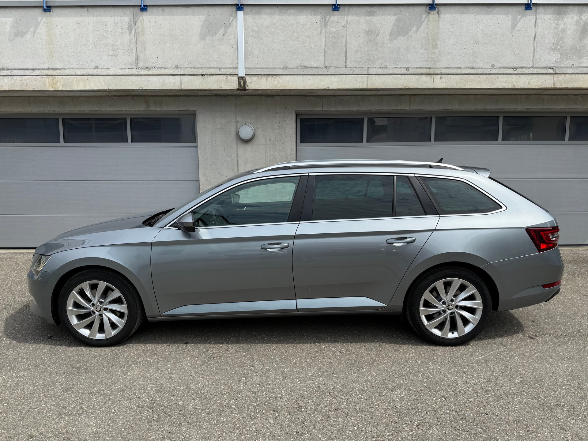 SKODA Superb Combi 2.0 TDi Style 4x4 DSG-image-6