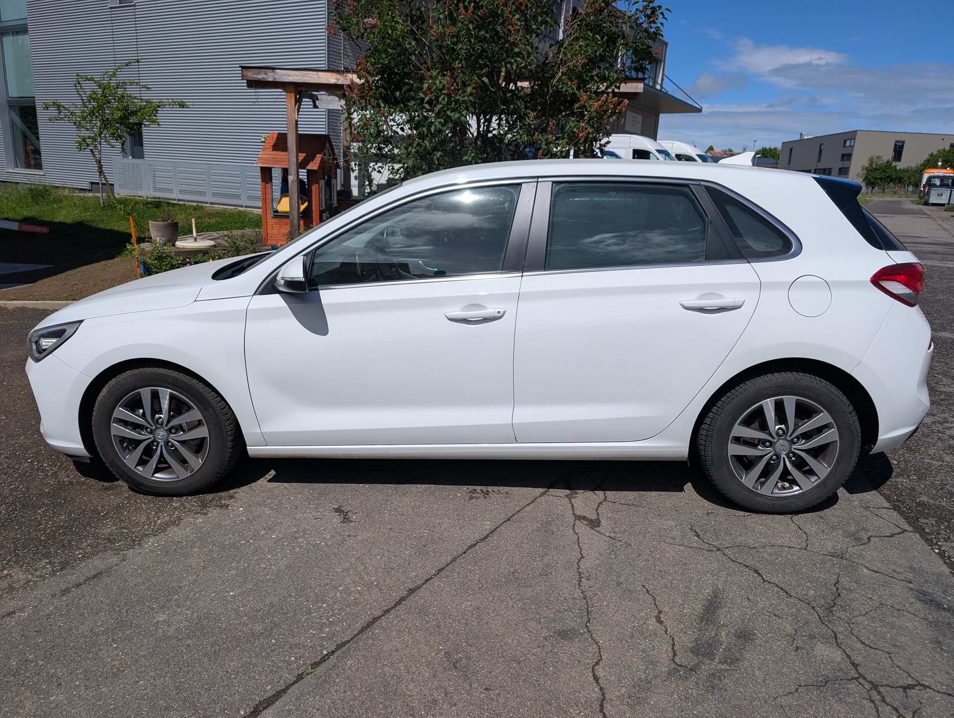 HYUNDAI 1.4 T-GDi Amplia-image-4