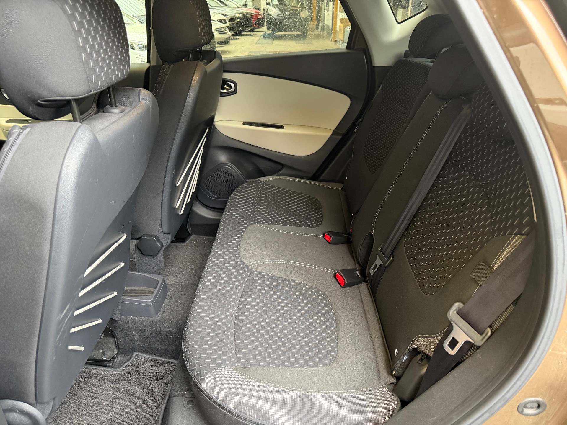 RENAULT Captur 1.2 T 16V Intens EDC-image-10
