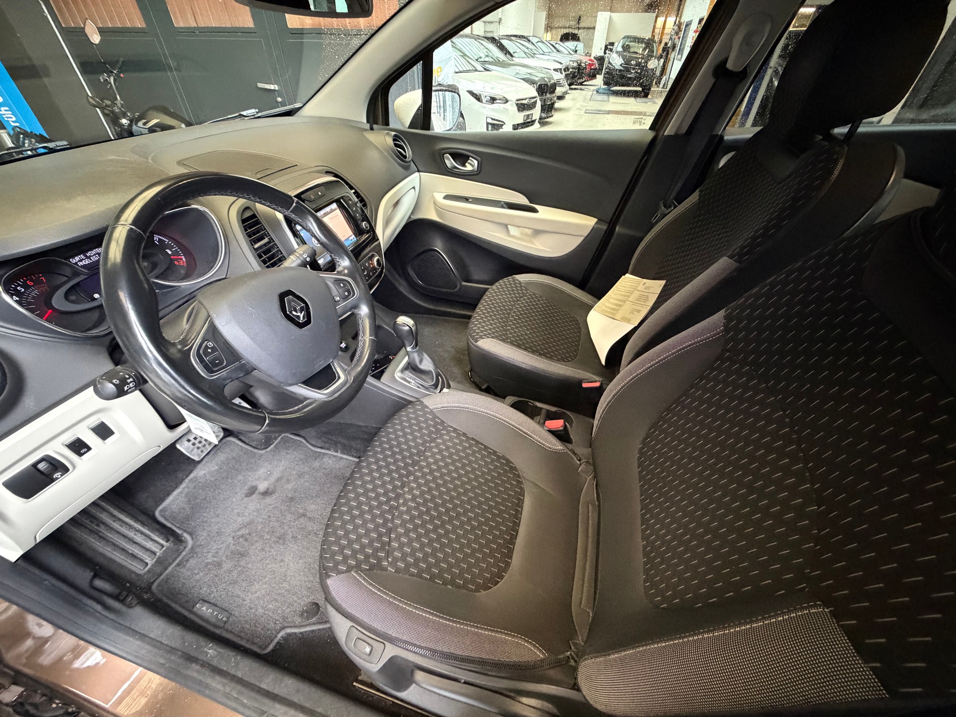 RENAULT Captur 1.2 T 16V Intens EDC-image-8