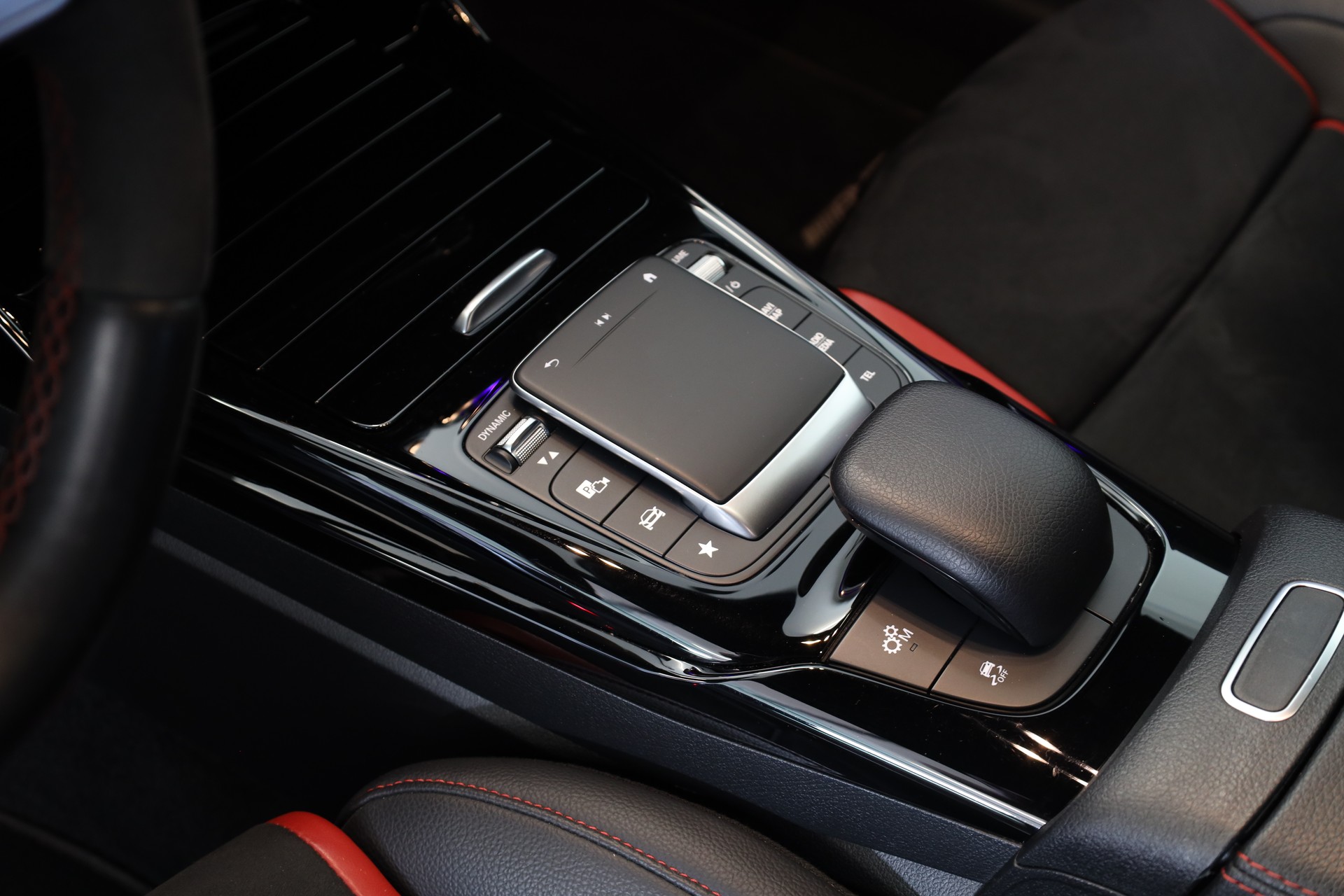 MERCEDES-BENZ CLA 45 S AMG 4Matic+ 8G-DCT-image-15