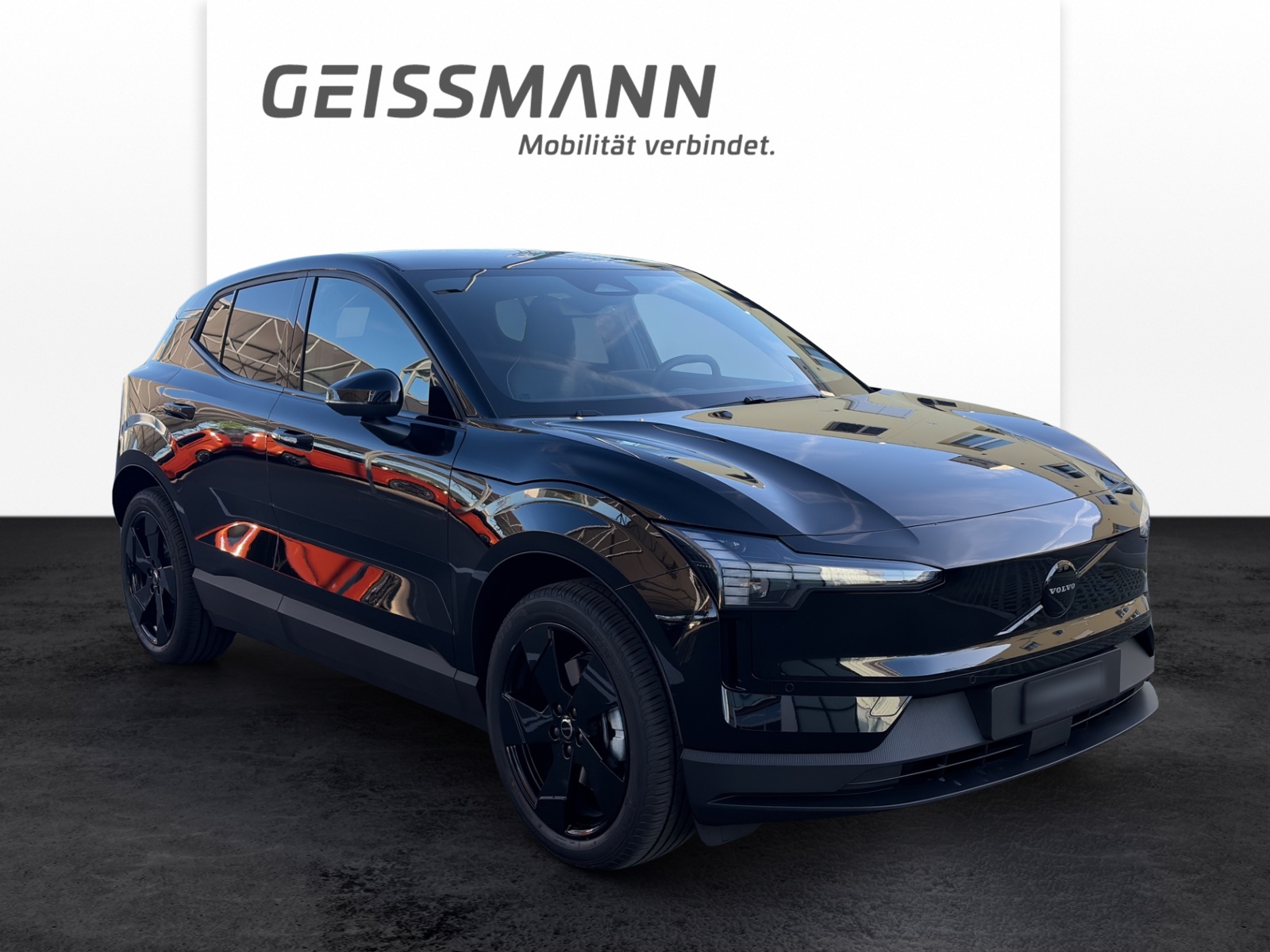 VOLVO EX30 E60 Plus Swiss Black Edition-showroom-element-1