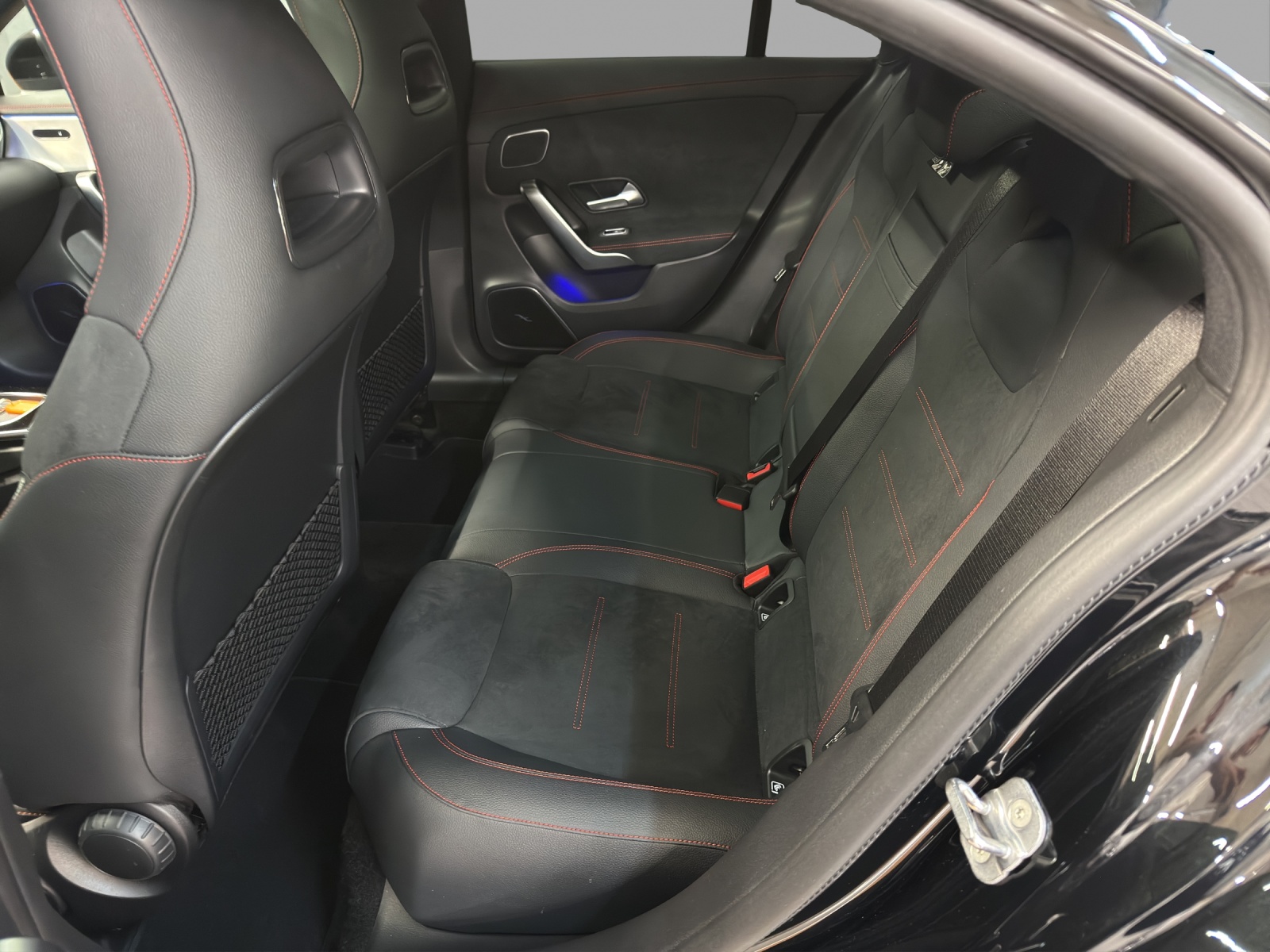 MERCEDES-BENZ CLA 200 - AMG / DISTRONIC / Rückfahrkamera / Panorama-Dach / Soundsystem-image-13