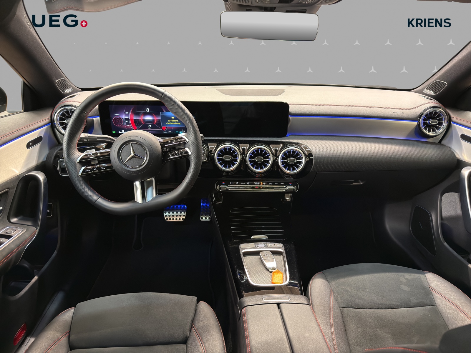 MERCEDES-BENZ CLA 200 - AMG / DISTRONIC / Rückfahrkamera / Panorama-Dach / Soundsystem-image-10
