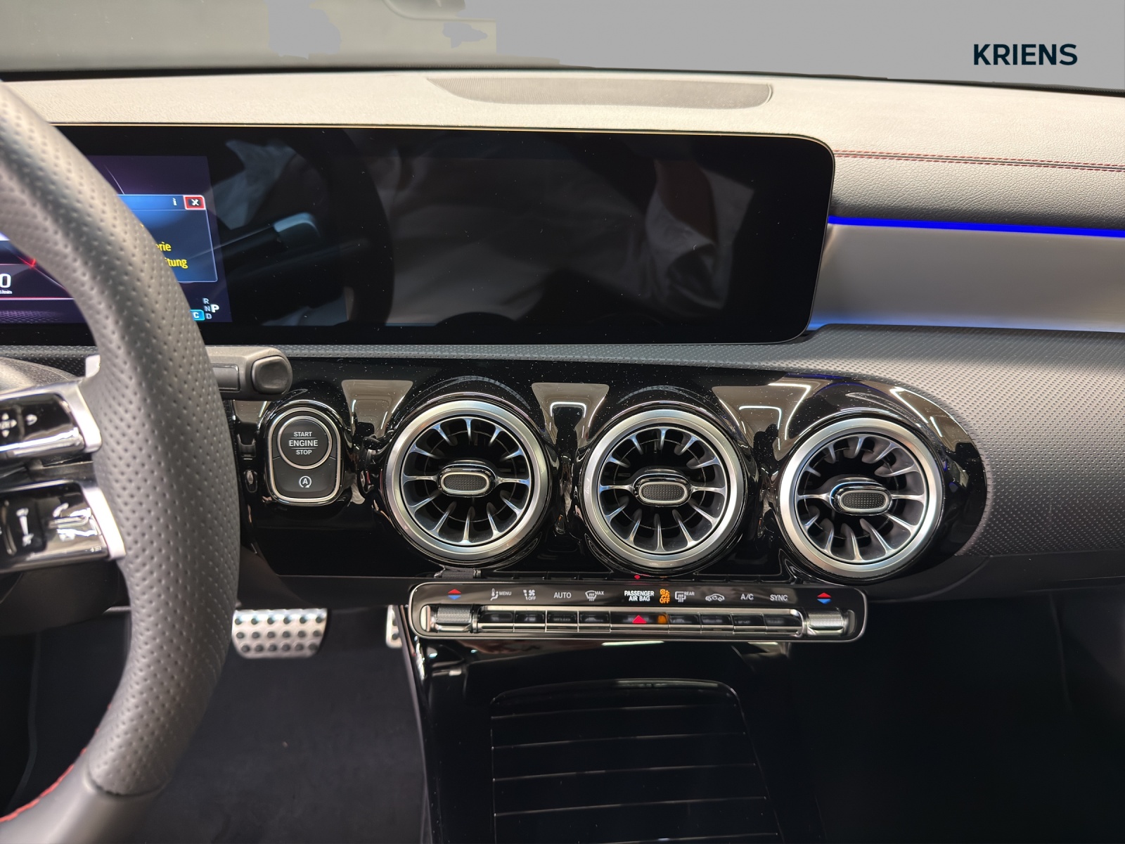 MERCEDES-BENZ CLA 200 - AMG / DISTRONIC / Rückfahrkamera / Panorama-Dach / Soundsystem-image-11