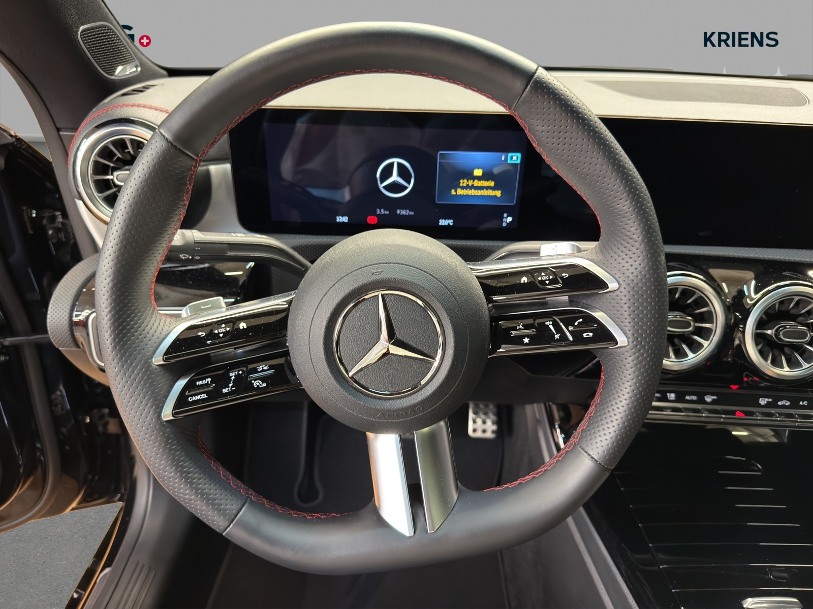 MERCEDES-BENZ CLA 200 - AMG / DISTRONIC / Rückfahrkamera / Panorama-Dach / Soundsystem-image-9