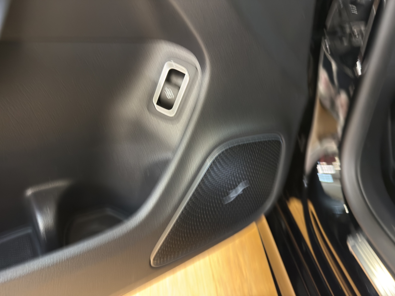 MERCEDES-BENZ CLA 200 - AMG / DISTRONIC / Rückfahrkamera / Panorama-Dach / Soundsystem-image-15