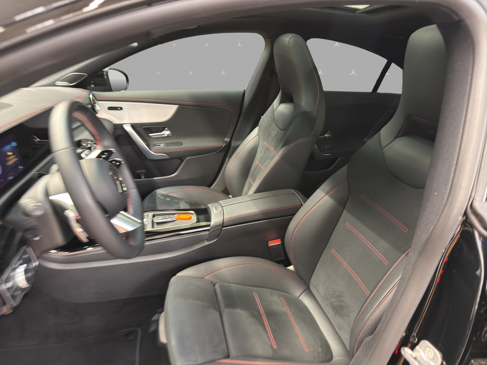 MERCEDES-BENZ CLA 200 - AMG / DISTRONIC / Rückfahrkamera / Panorama-Dach / Soundsystem-image-7