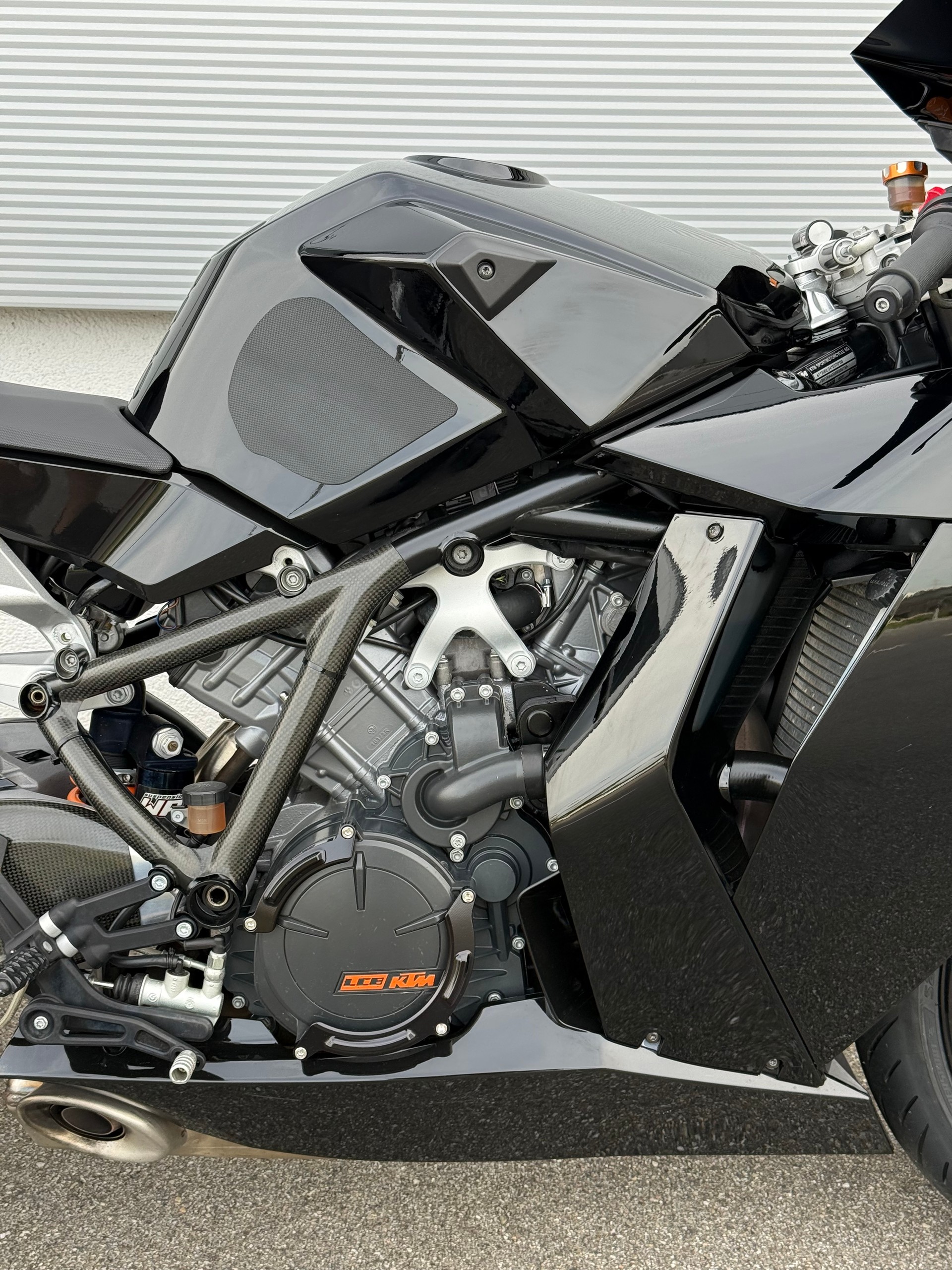 KTM 1190 RC8-image-4