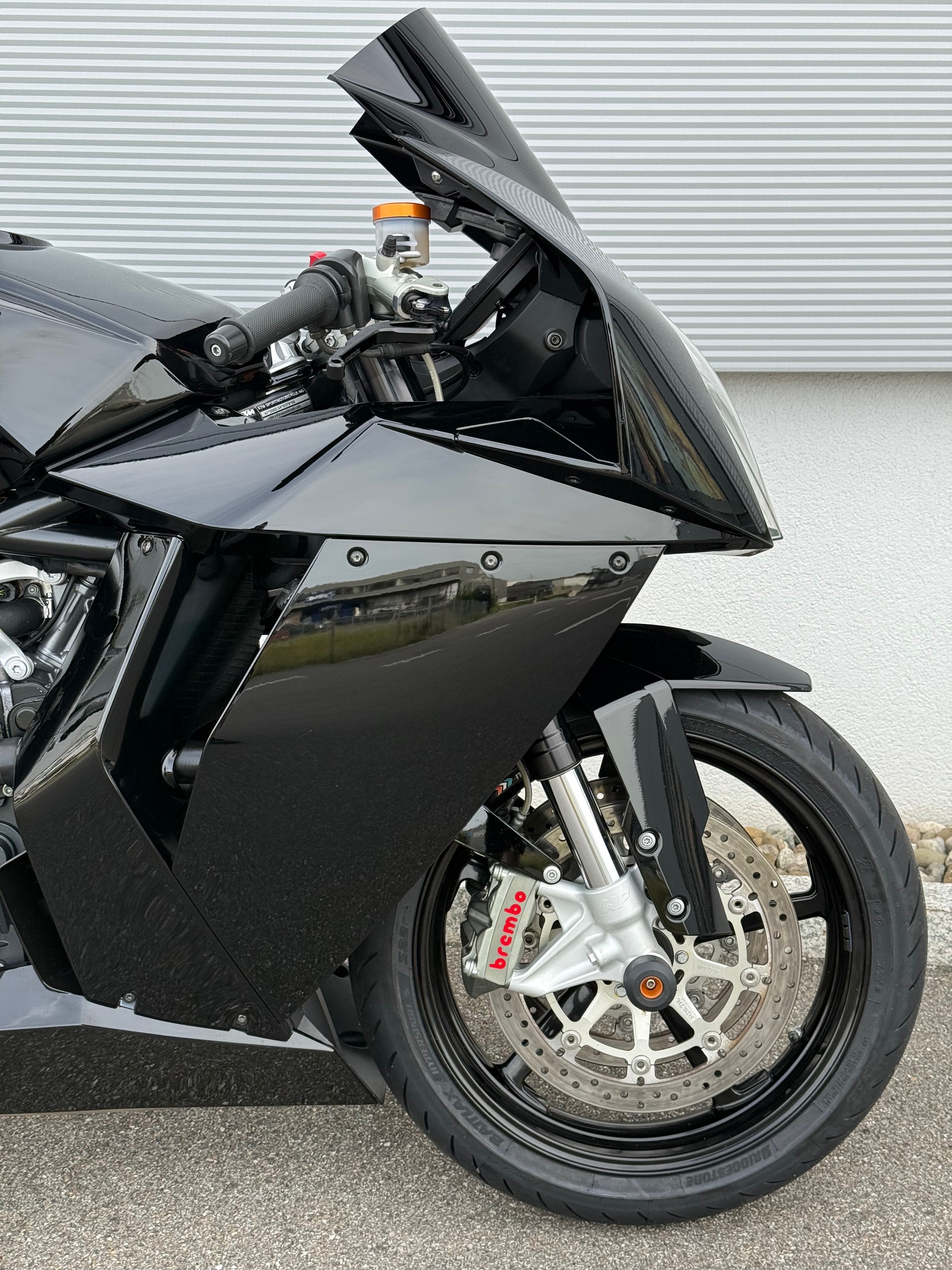 KTM 1190 RC8-showroom-element-3
