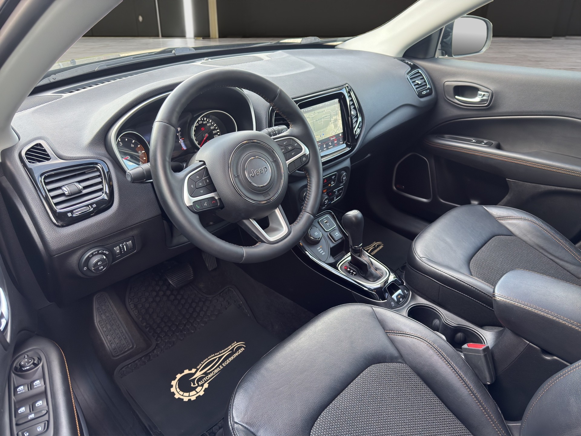 JEEP Compass 2.0 CRD Opening Ed. AWD-image-8