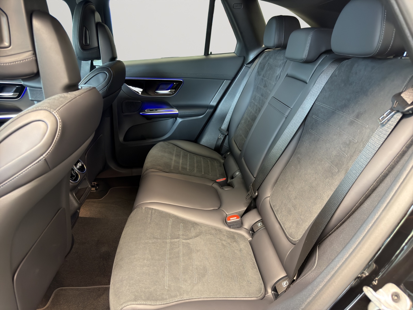 MERCEDES-BENZ GLC 300 de 4Matic EQ Star 9G-Tronic-image-12