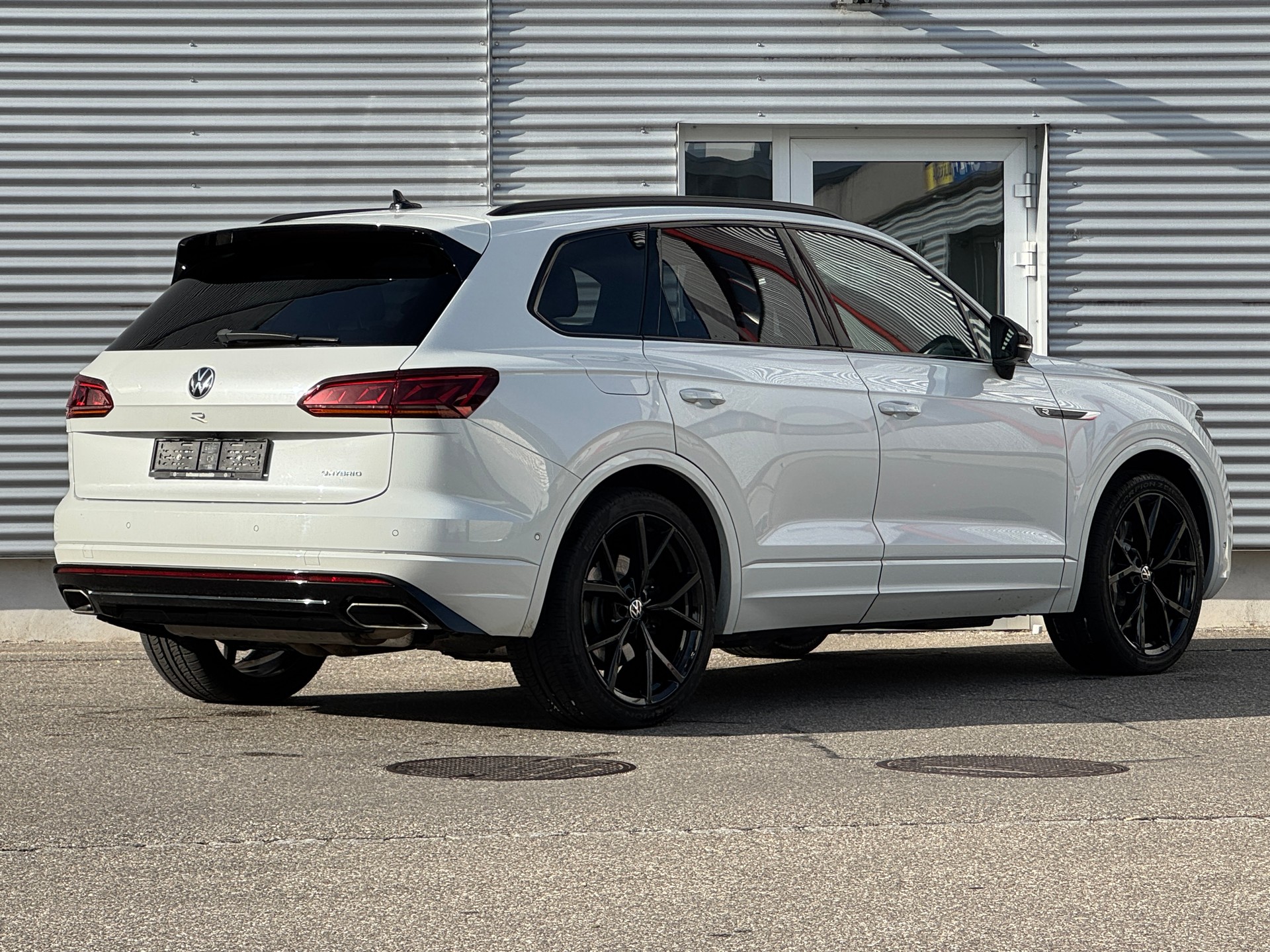 VW Touareg 3.0 TSI eHybrid R Tiptronic-image-1