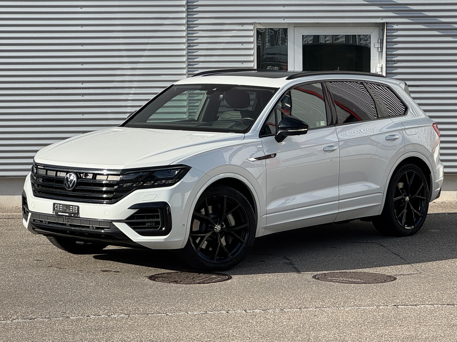 VW Touareg 3.0 TSI eHybrid R Tiptronic-image-0