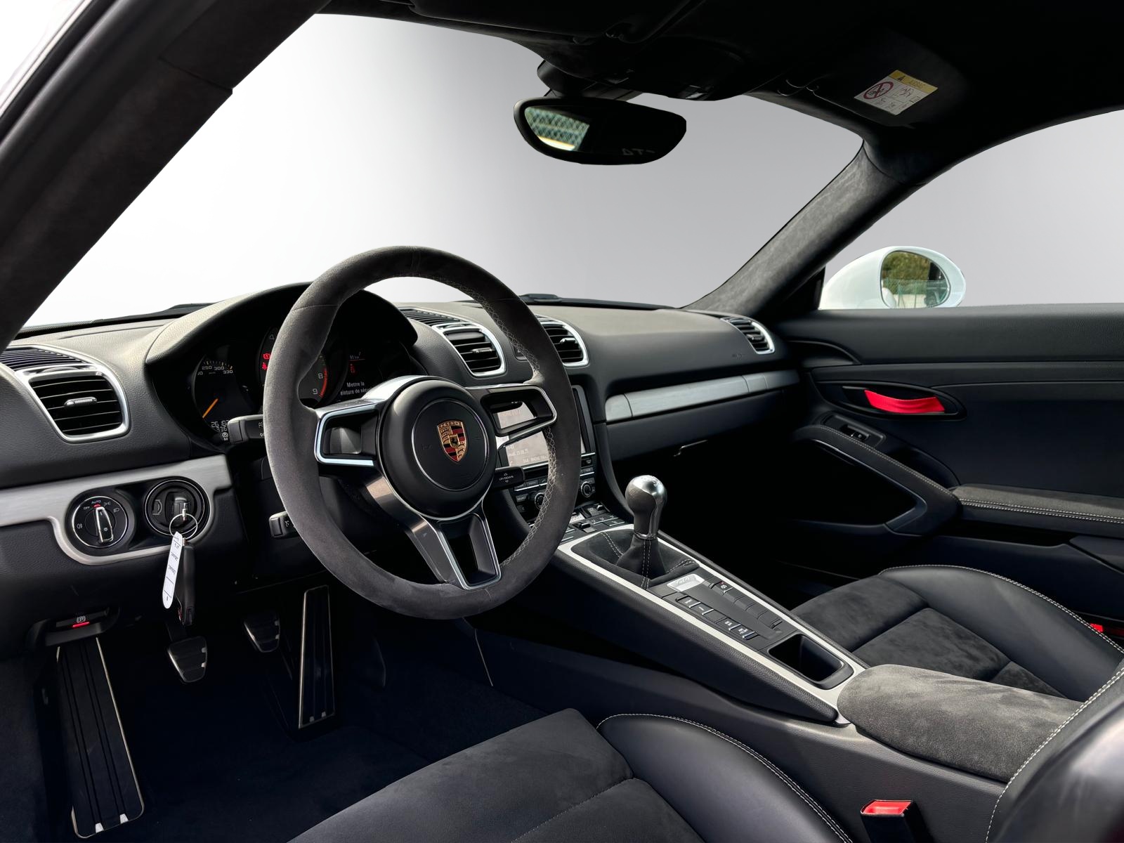 PORSCHE Cayman GT4-image-10