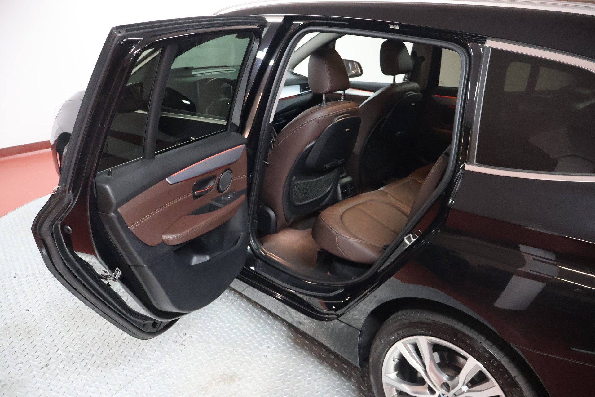 BMW 220d xDrive Gran Tourer Steptronic Luxury Line-image-11