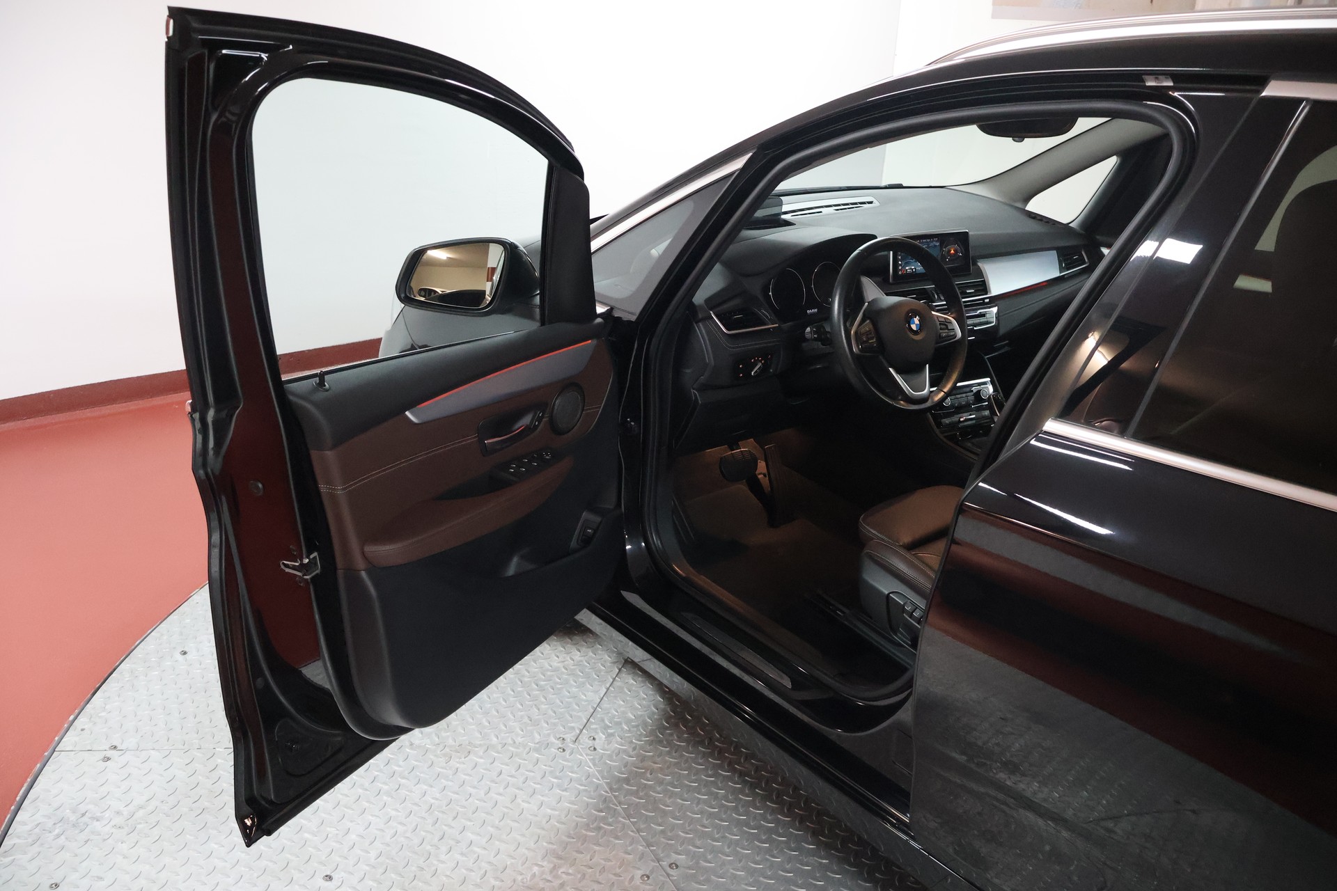 BMW 220d xDrive Gran Tourer Steptronic Luxury Line-image-4