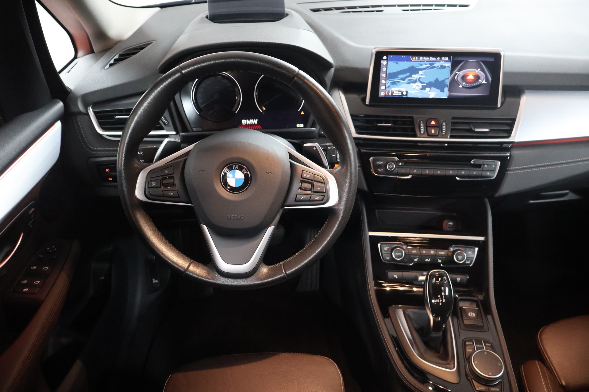 BMW 220d xDrive Gran Tourer Steptronic Luxury Line-image-8