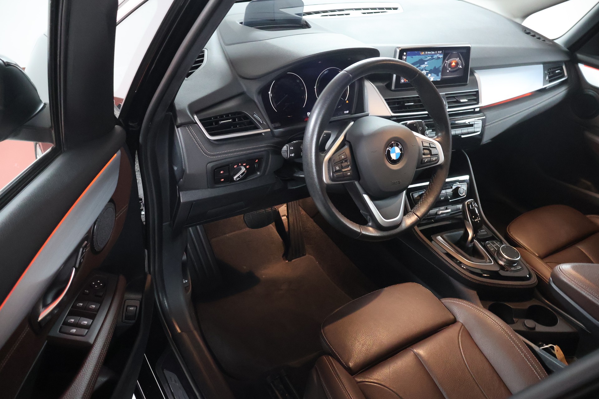 BMW 220d xDrive Gran Tourer Steptronic Luxury Line-image-7