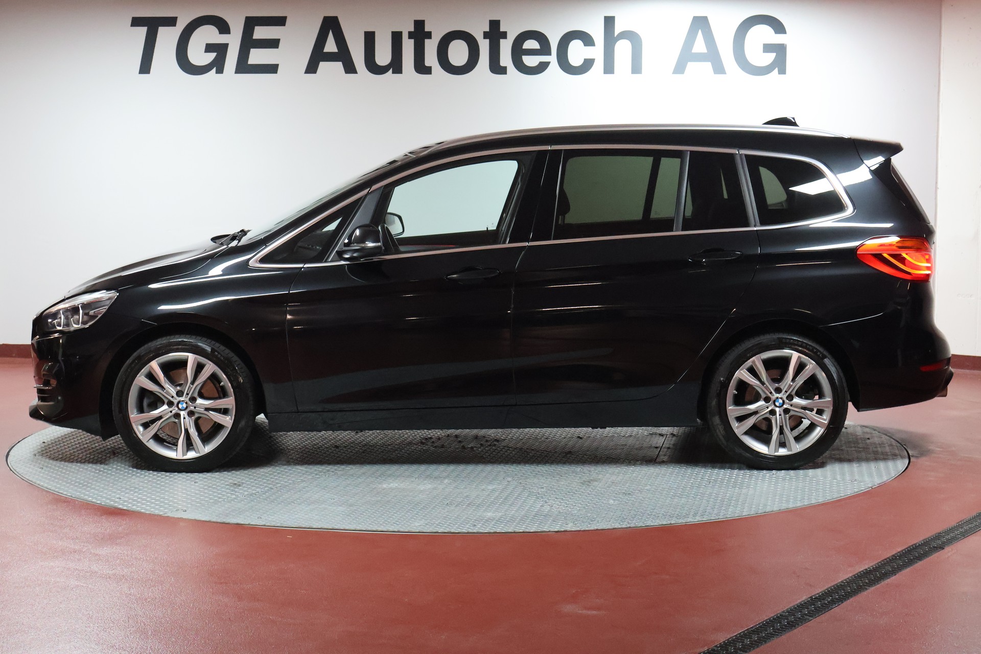 BMW 220d xDrive Gran Tourer Steptronic Luxury Line-image-3