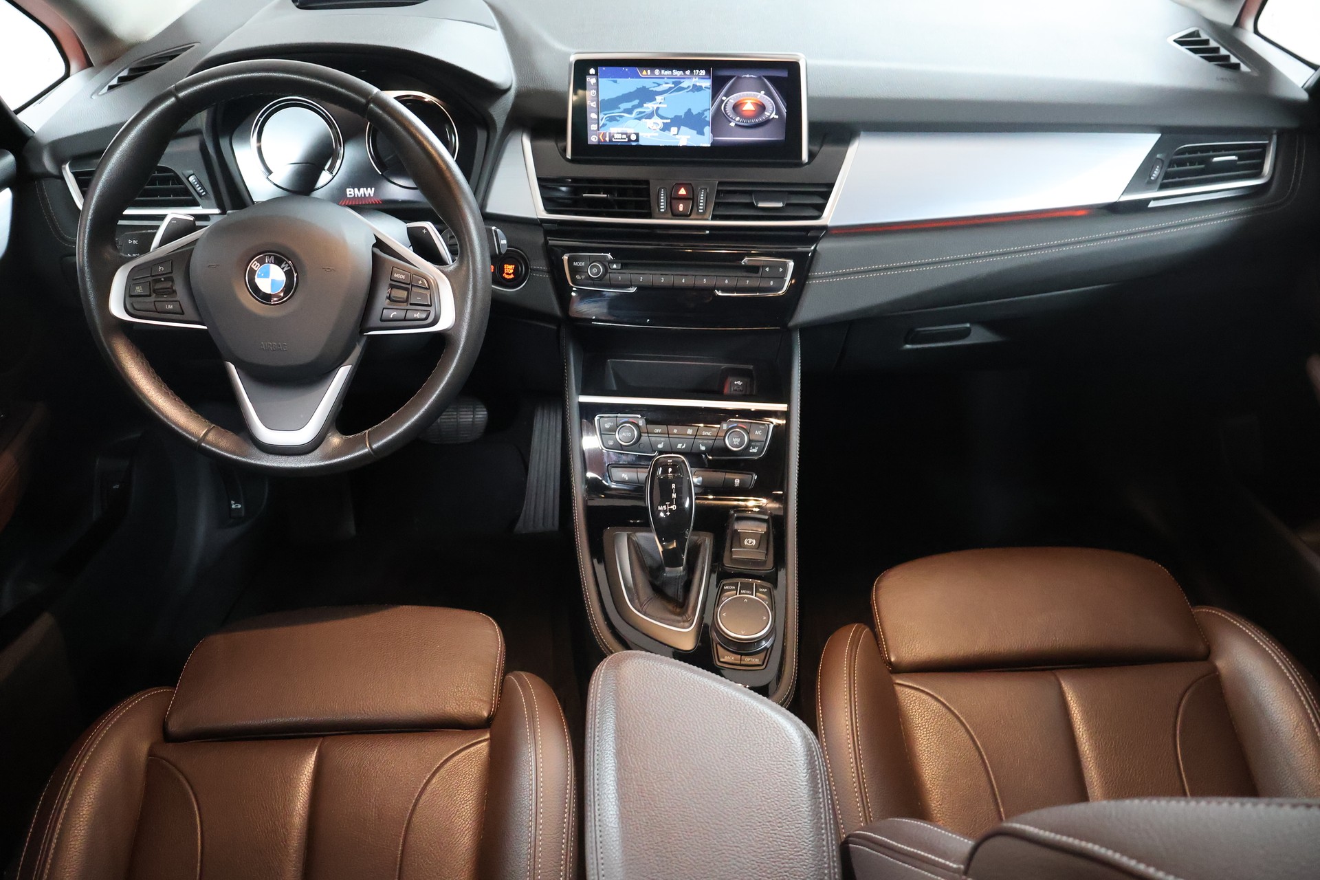 BMW 220d xDrive Gran Tourer Steptronic Luxury Line-image-9